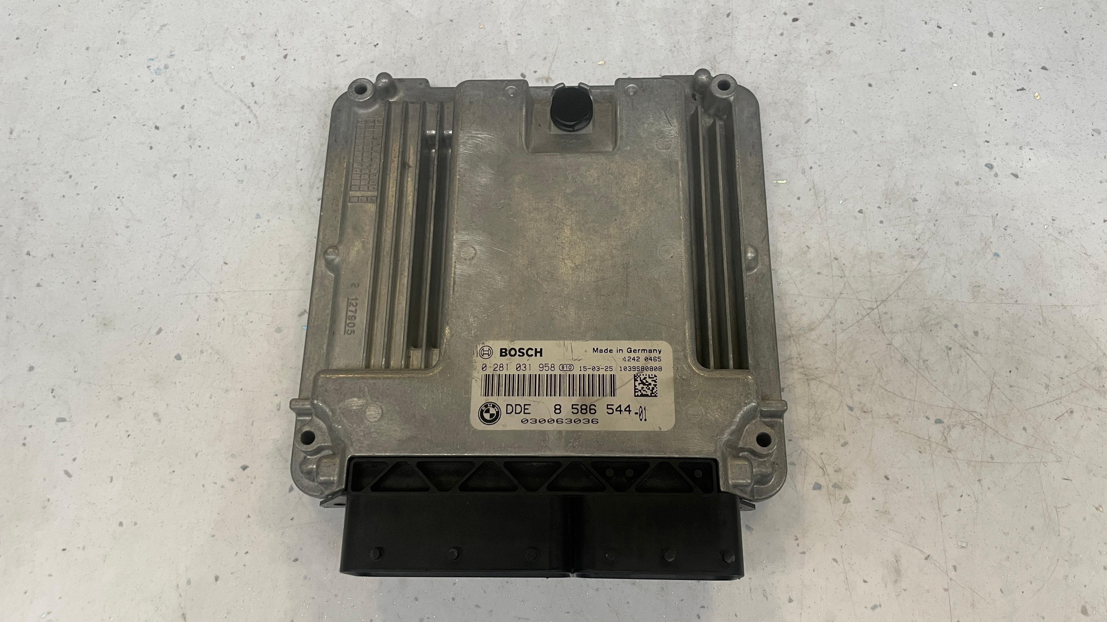 8586544 BMW X5 ENGINE CONTROL UNIT ECU