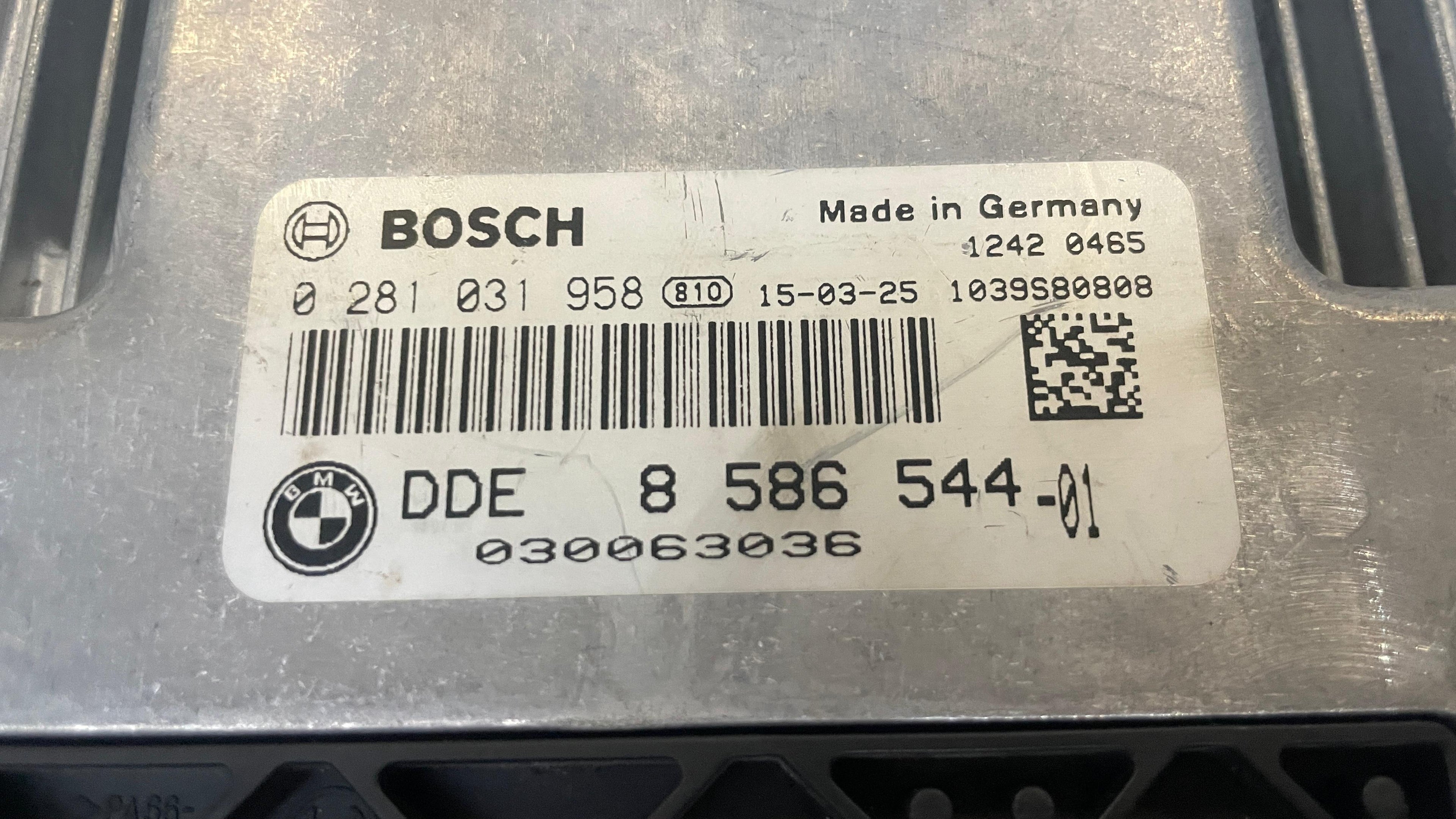 8586544-01  BMW ENGINE CONTROL UNIT ECU