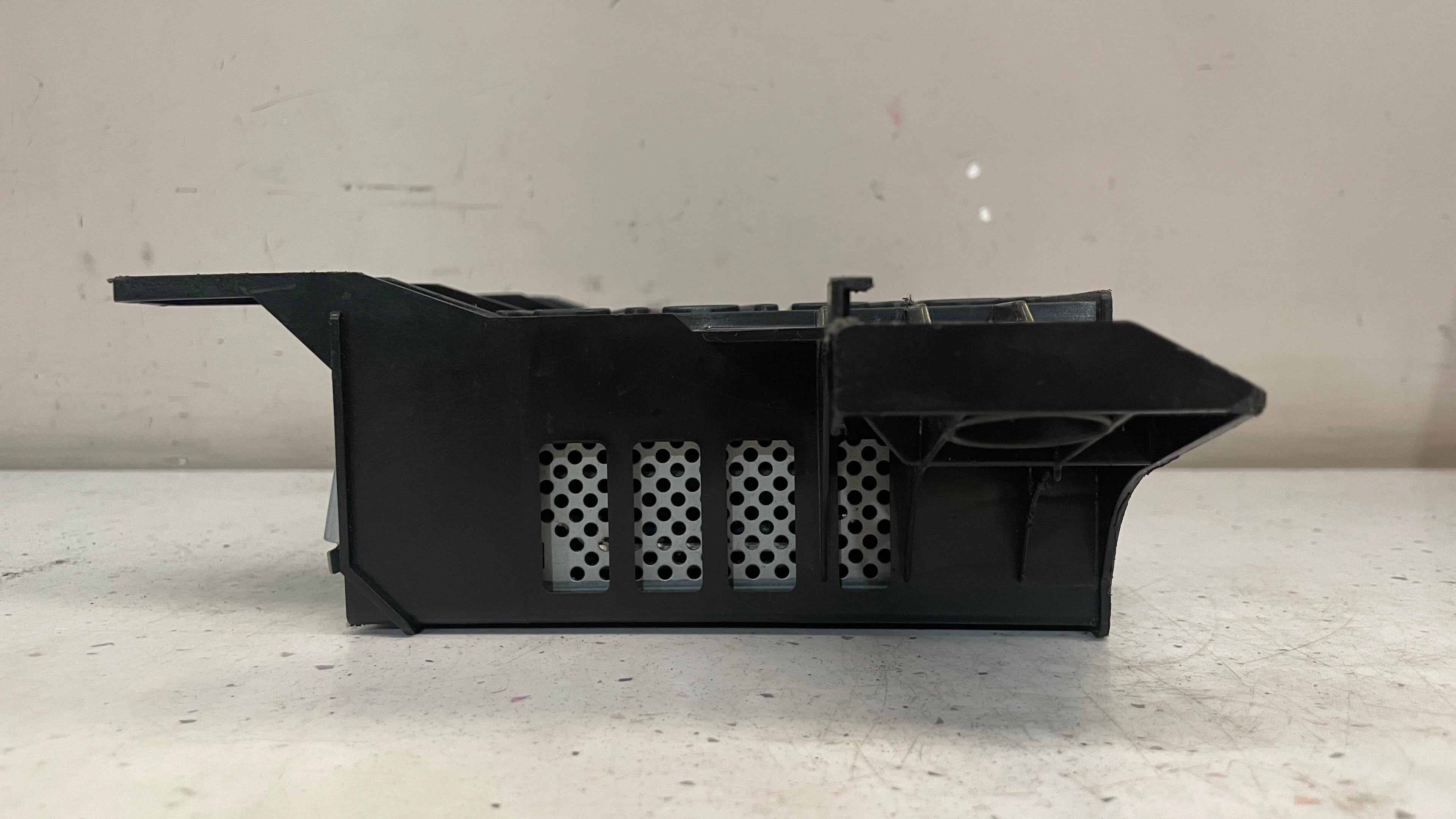 4M8035317A  AUDI SQ7  RADIO RECEIVER  CONTROL  BRACKET  HOLDER