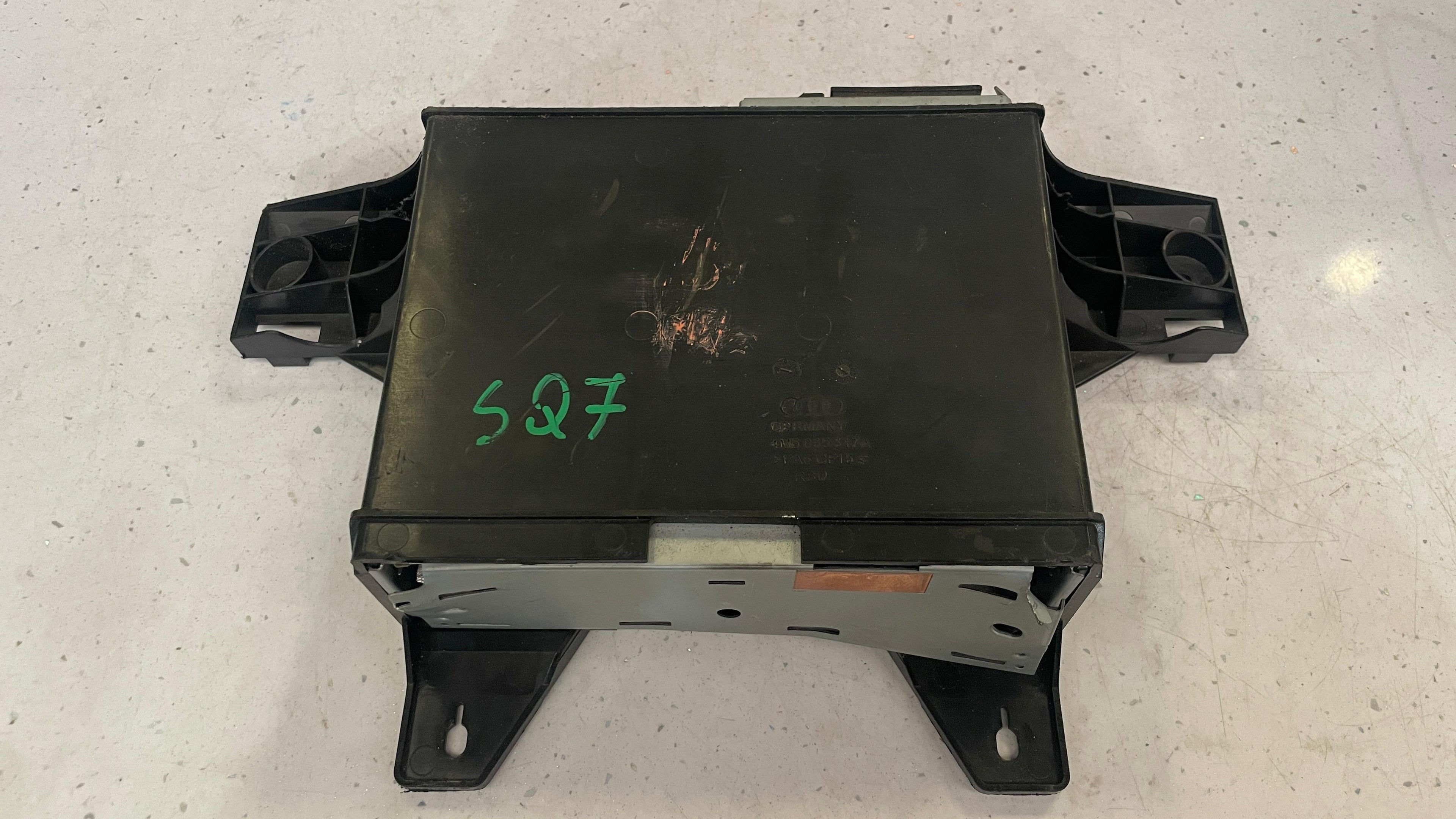 4M8035317A  AUDI SQ7  RADIO RECEIVER  CONTROL  BRACKET  HOLDER