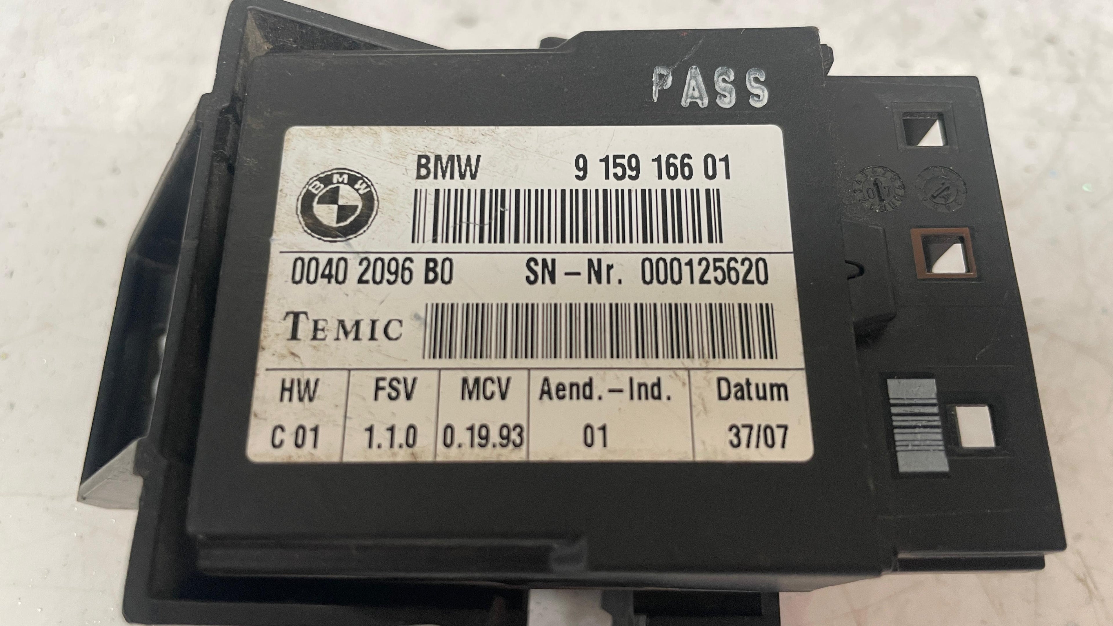 915916601  BMW CENTRE ECU SEAT