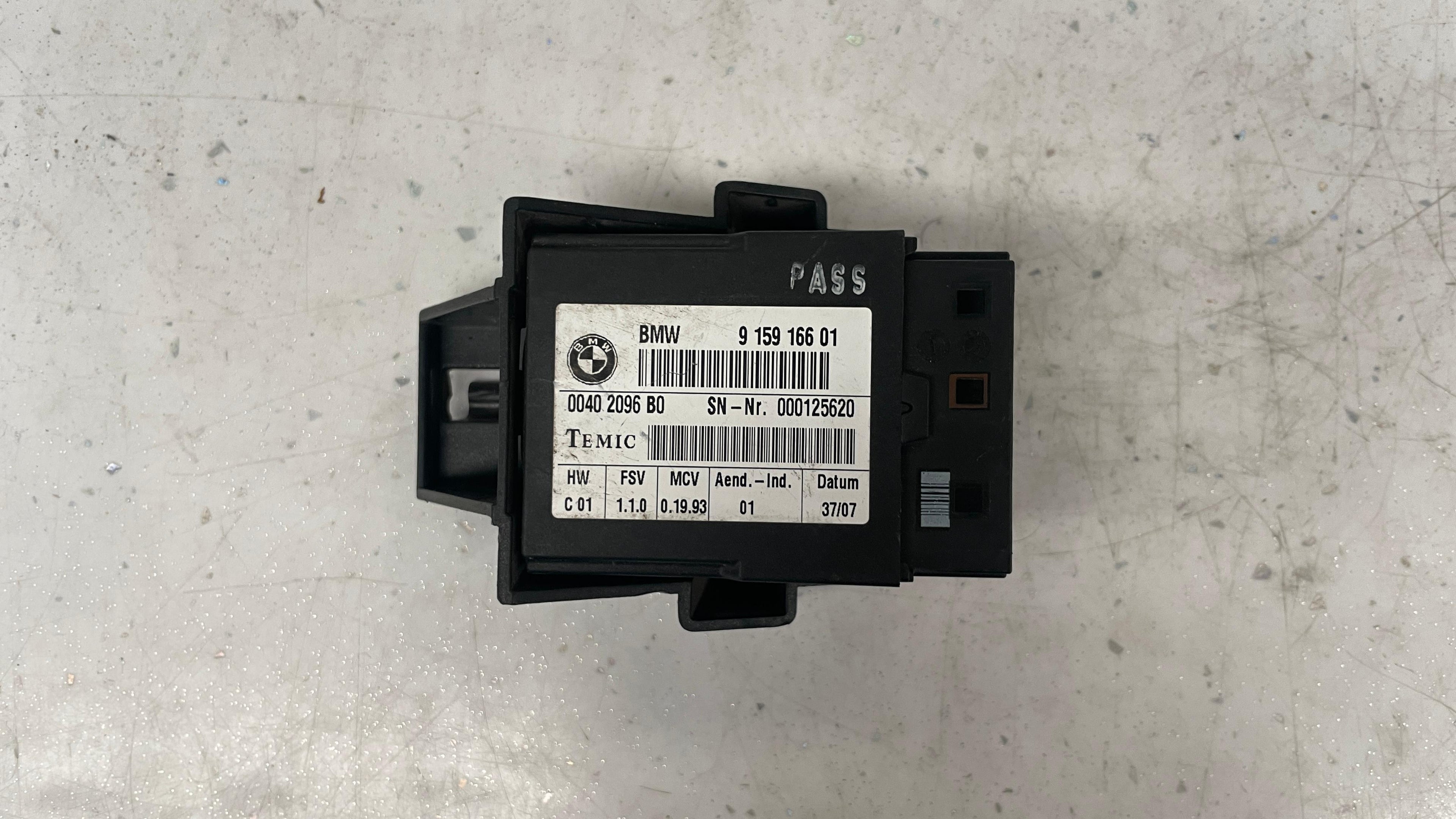 915916601  BMW CENTRE ECU SEAT