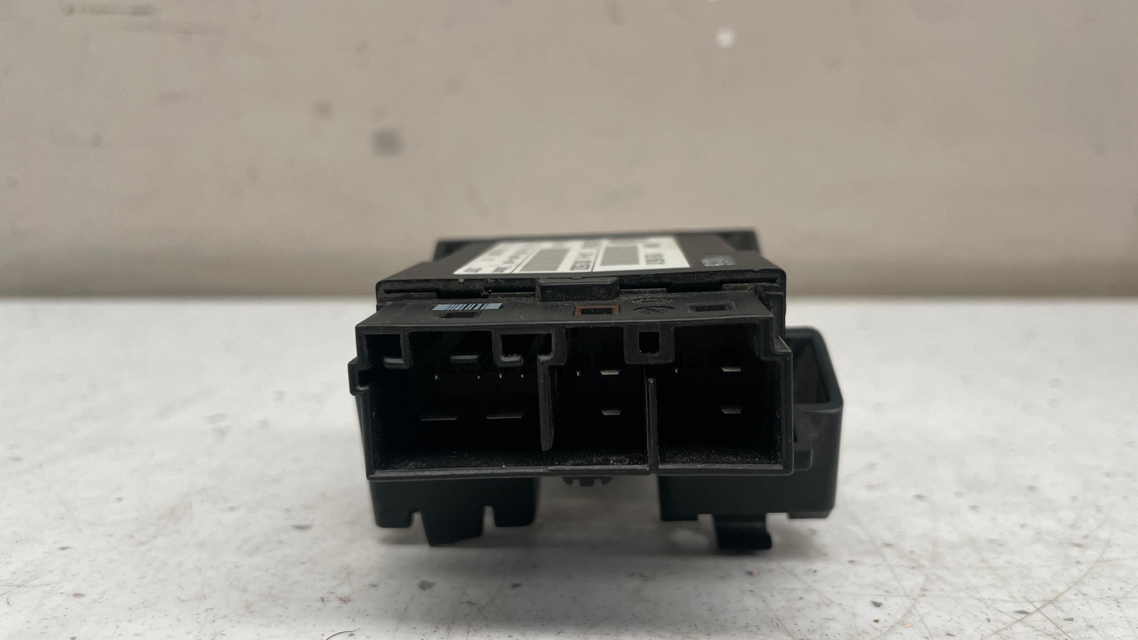 915916601  BMW CENTRE ECU SEAT