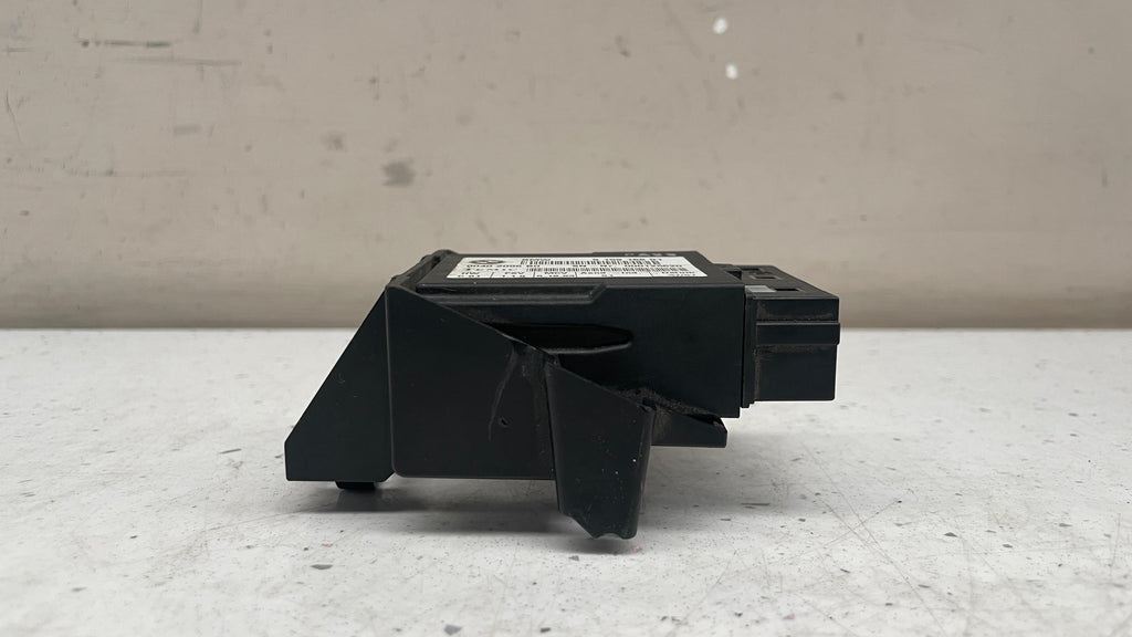 915916601  BMW CENTRE ECU SEAT