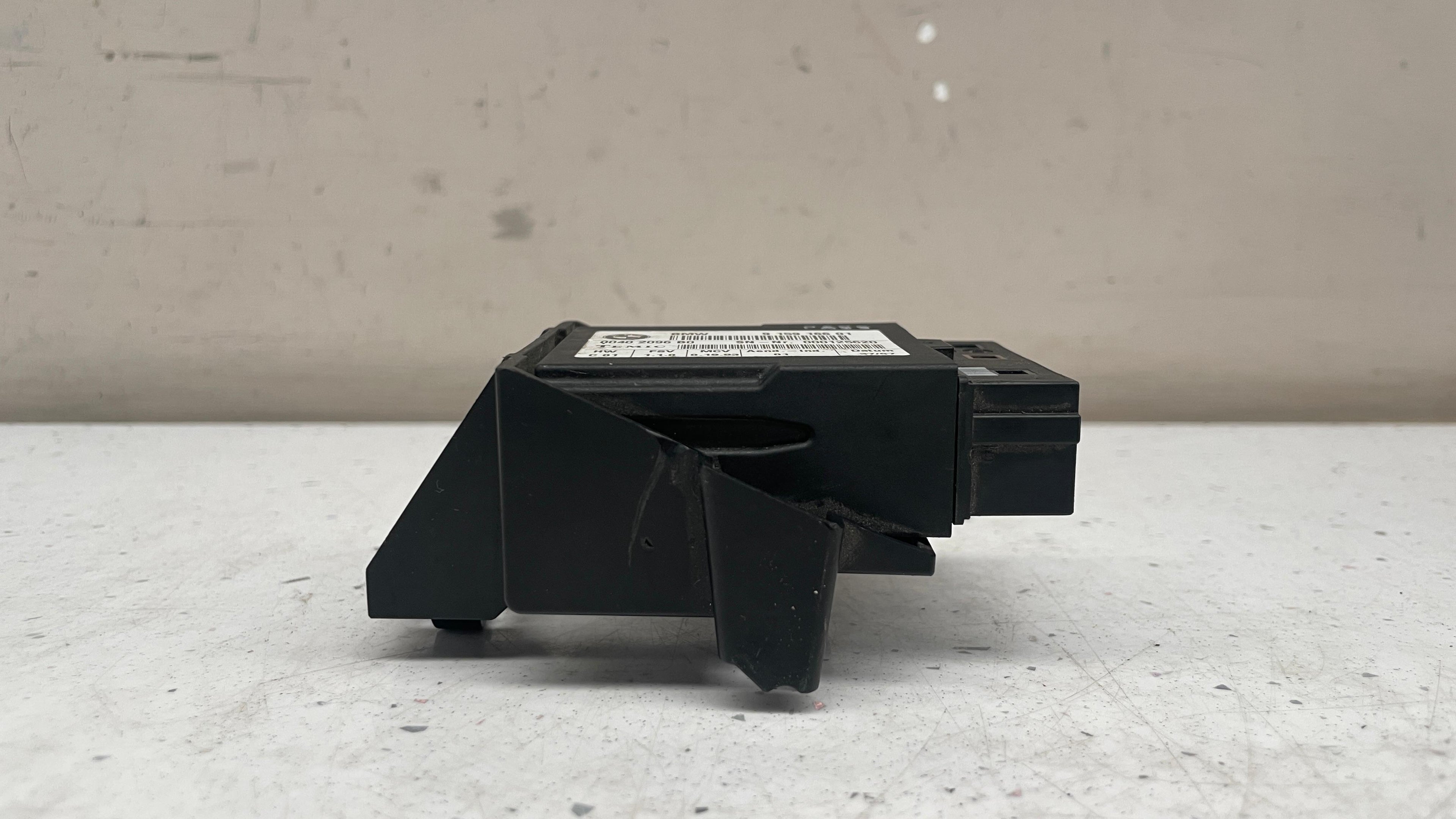 915916601  BMW CENTRE ECU SEAT