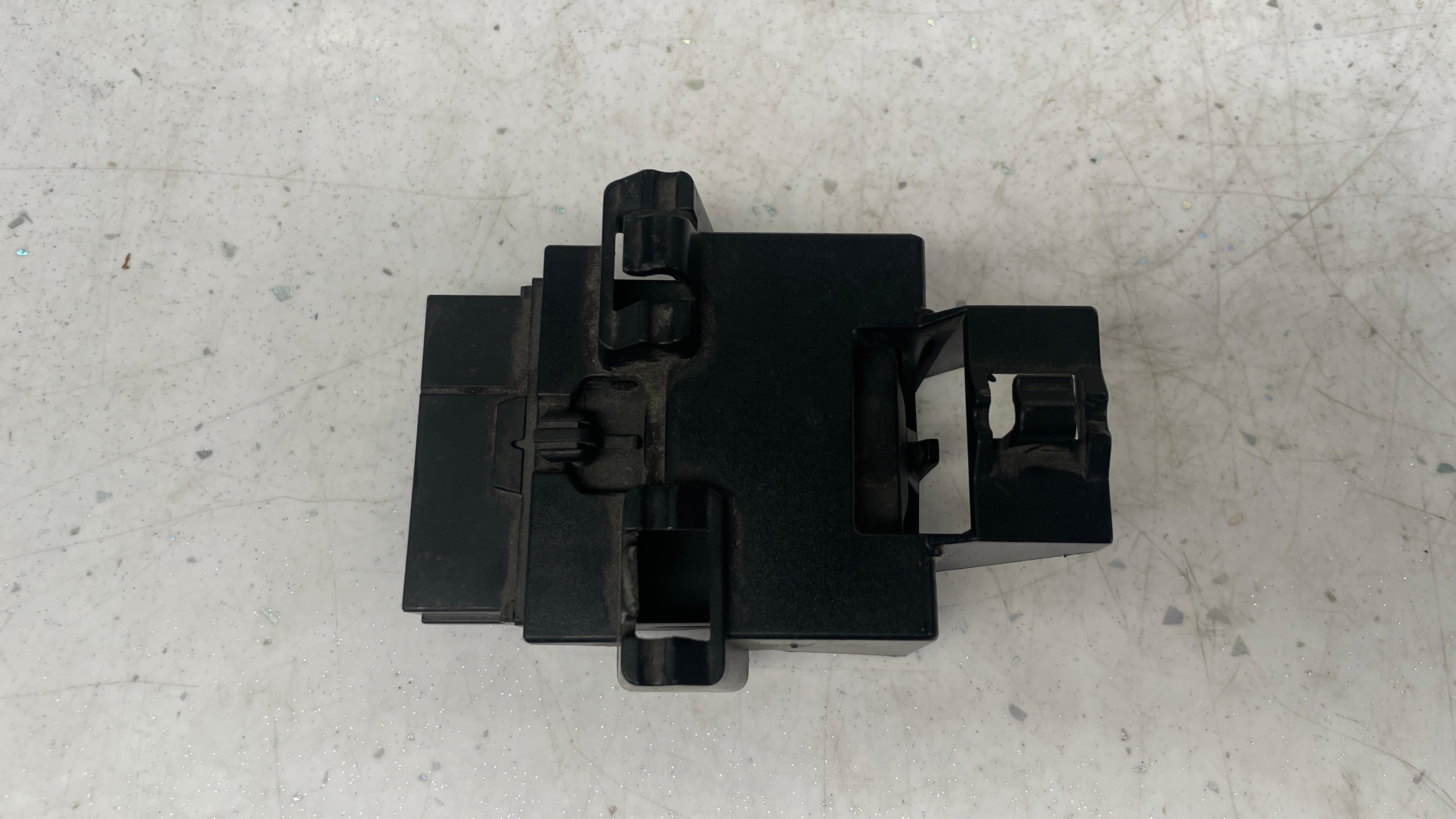 915916601  BMW CENTRE ECU SEAT