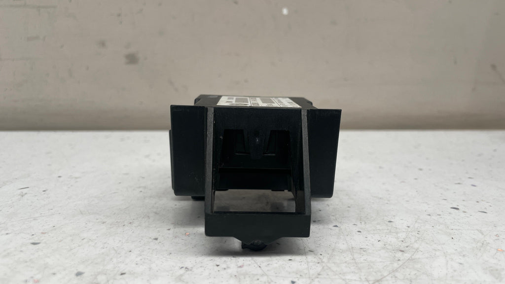 915916601  BMW CENTRE ECU SEAT