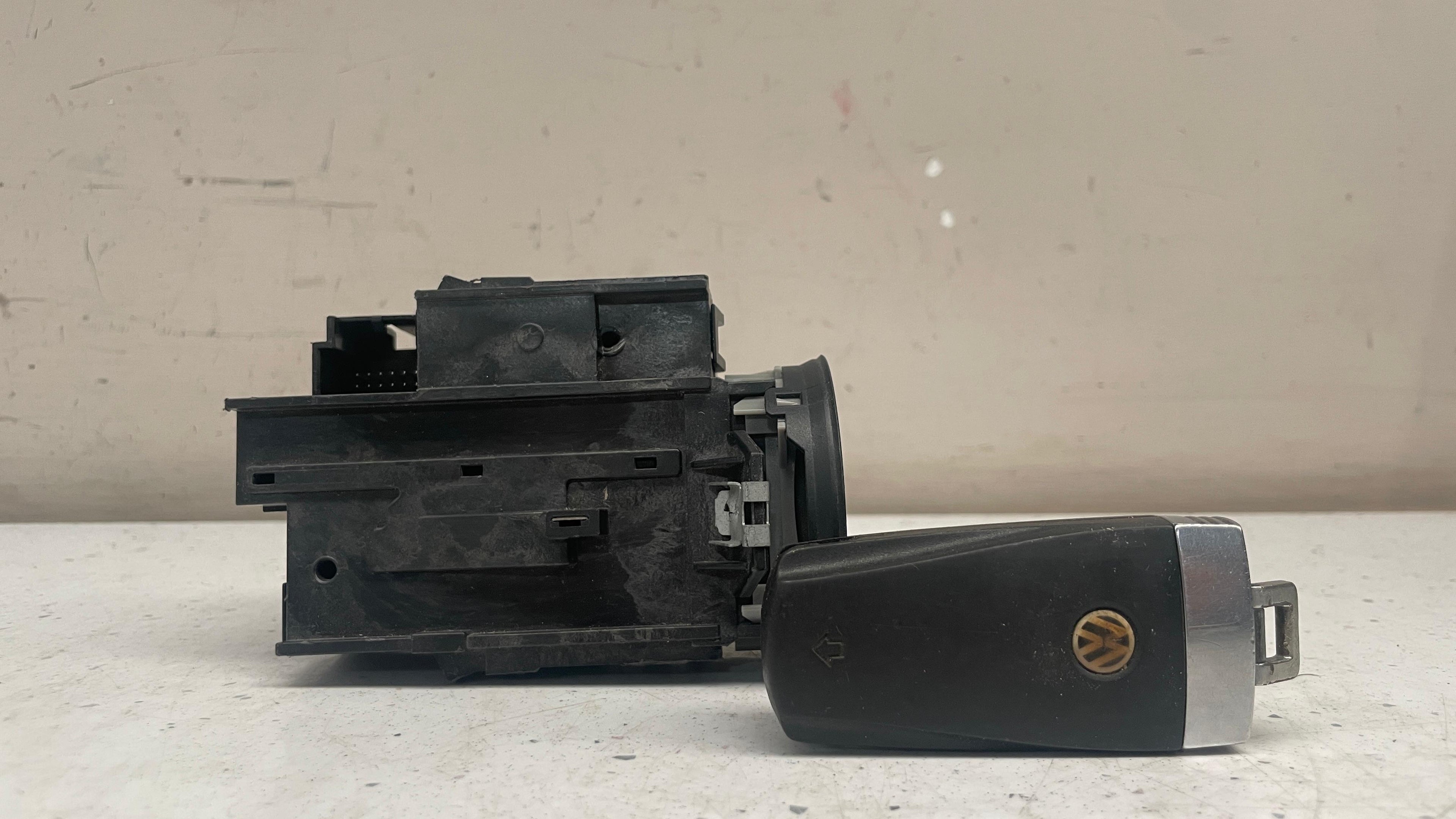 3C0905843Q VOLKSWAGEN PASSAT IGNITION KEY SWITCH LOCK