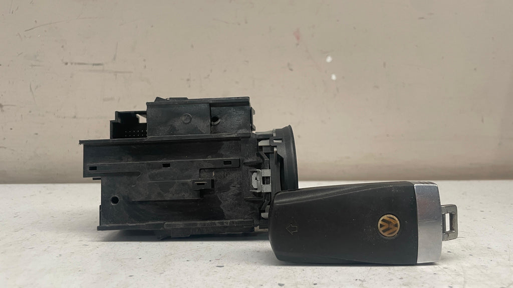 3C0905843Q  VOLKSWAGEN PASSAT IGNITION KEY SWITCH