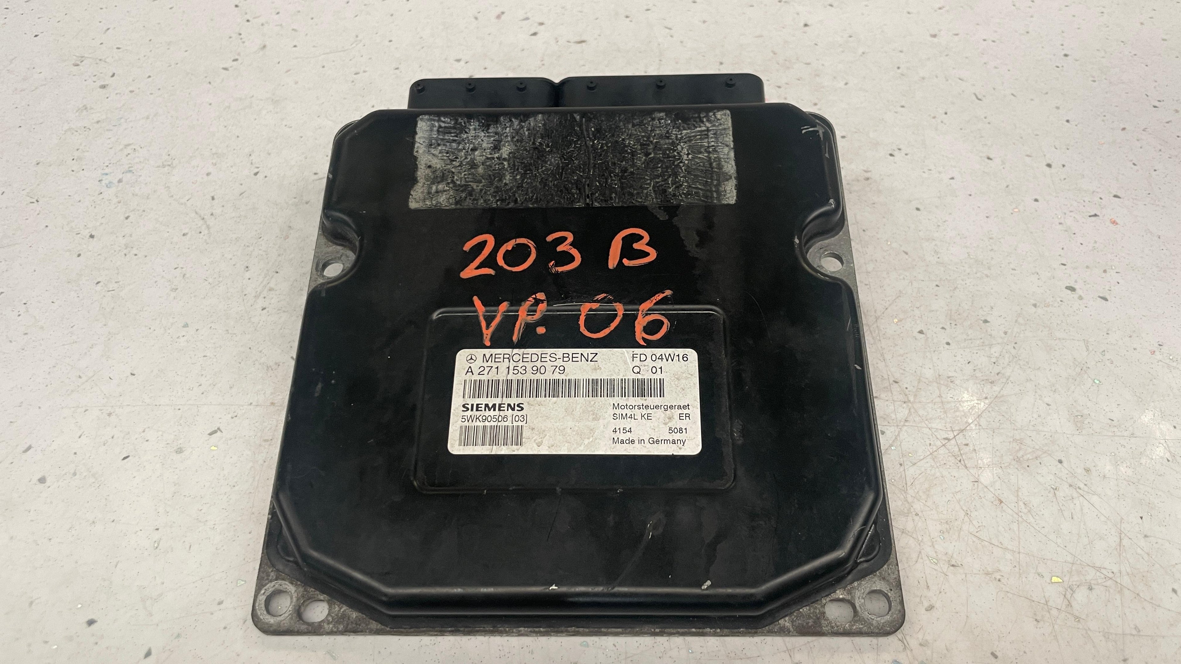 A2711539079  MERCEDES W203 ENGINE CONTROL UNIT ECU
