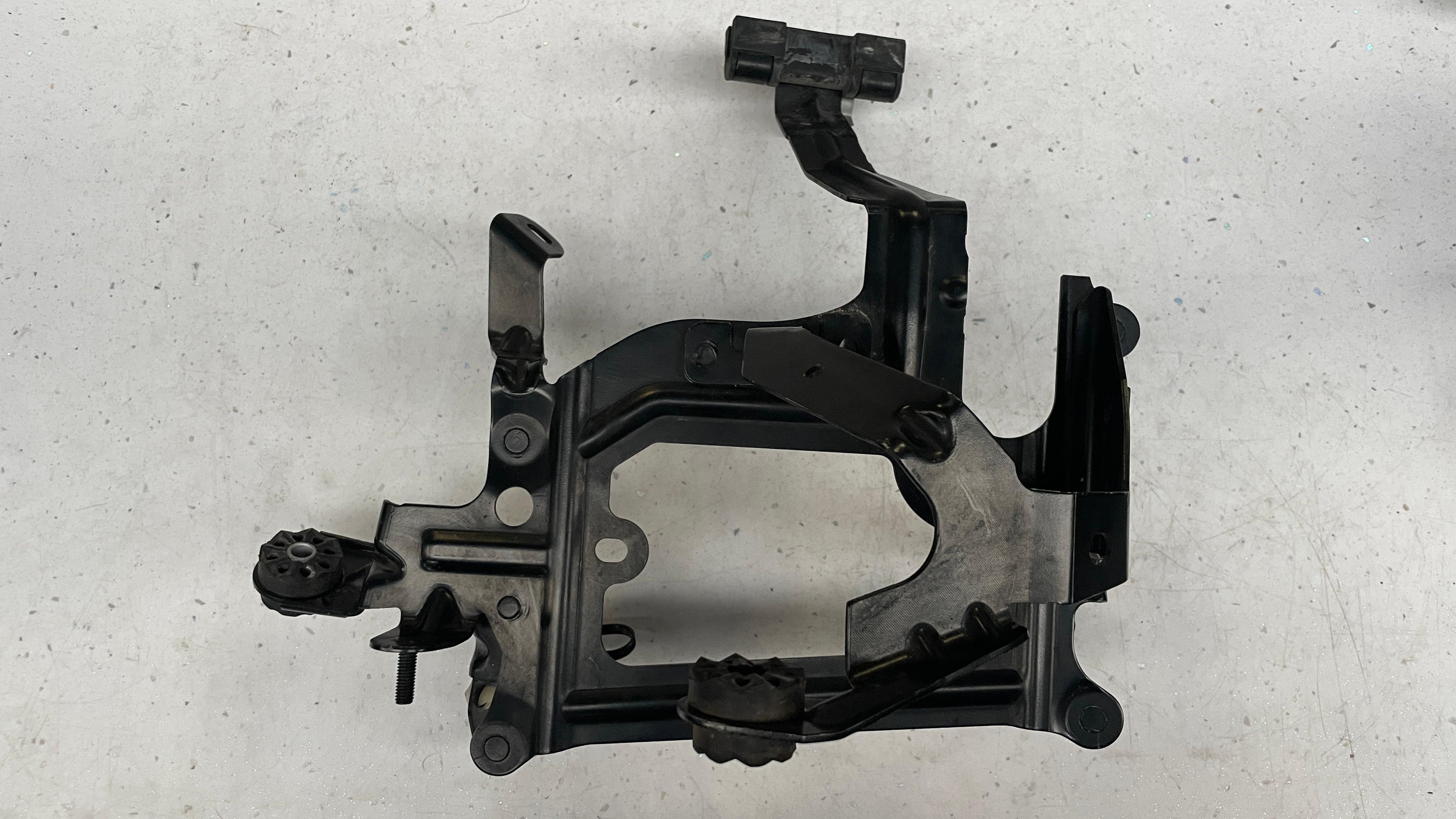 12527610564  BMW SUPPORT BRACKET HOLDER