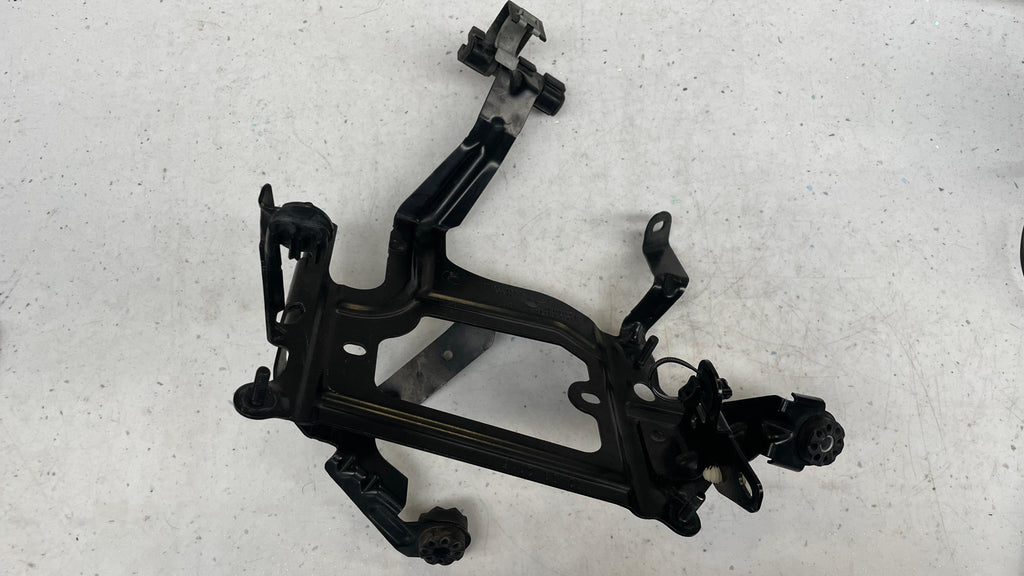 12527610564  BMW SUPPORT BRACKET HOLDER