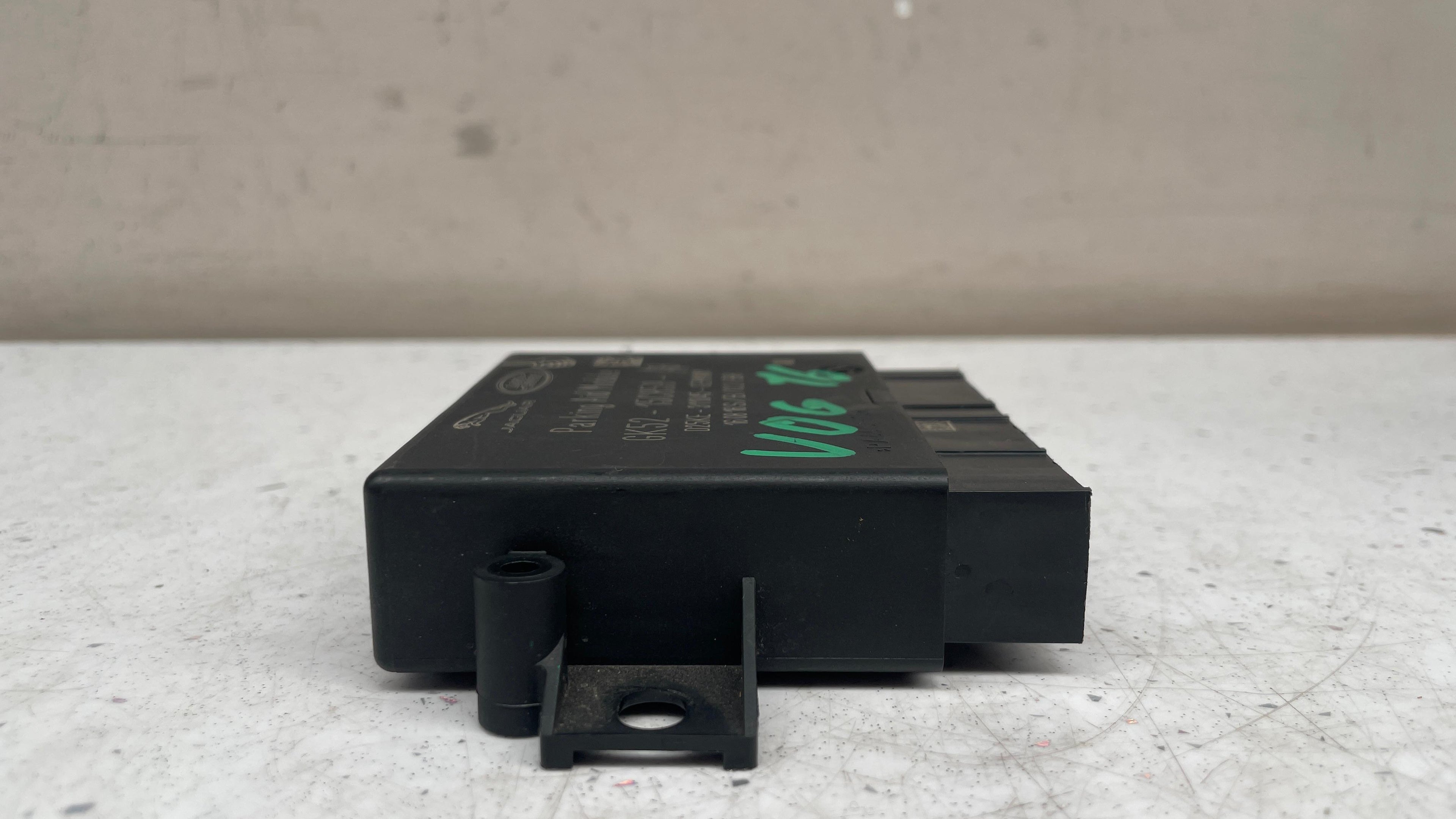 GK52-15C859-AB  LAND ROVER PARK ASSIST MODULE CONTROL