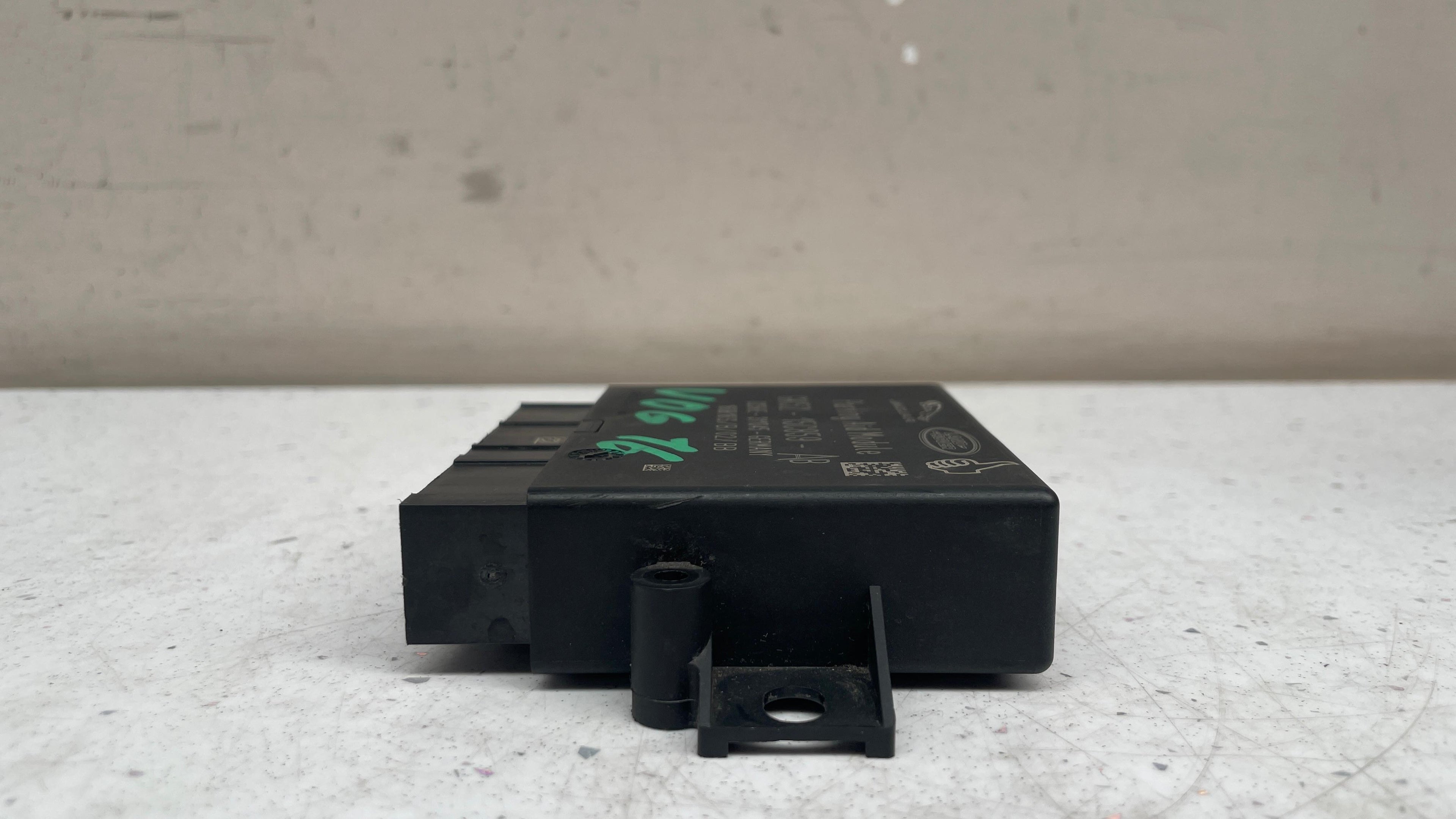 GK52-15C859-AB  LAND ROVER PARK ASSIST MODULE CONTROL