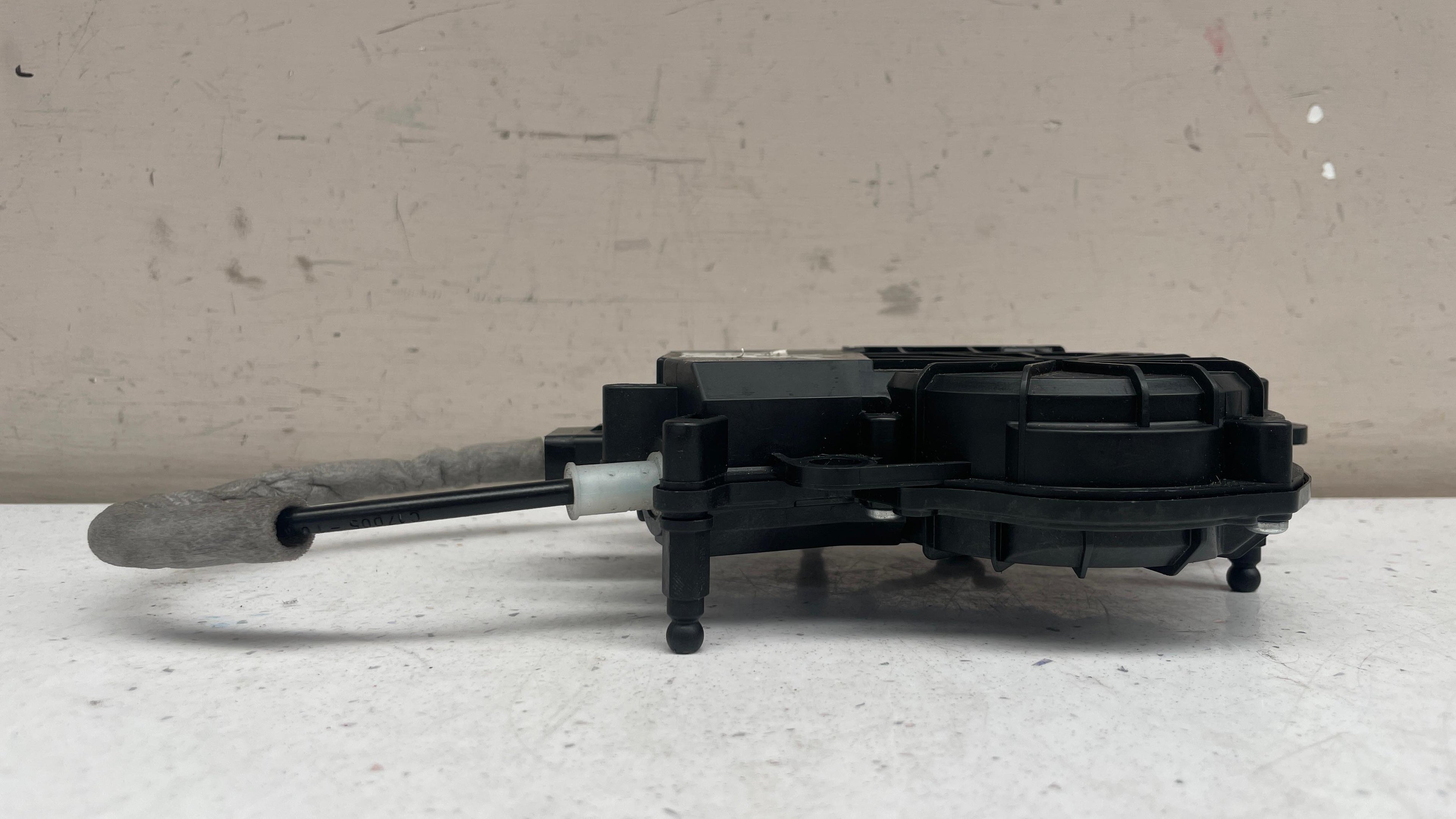 DK62404C10AB  RANGE ROVER TAILGATE BOOTLID TRUNK  LOCK