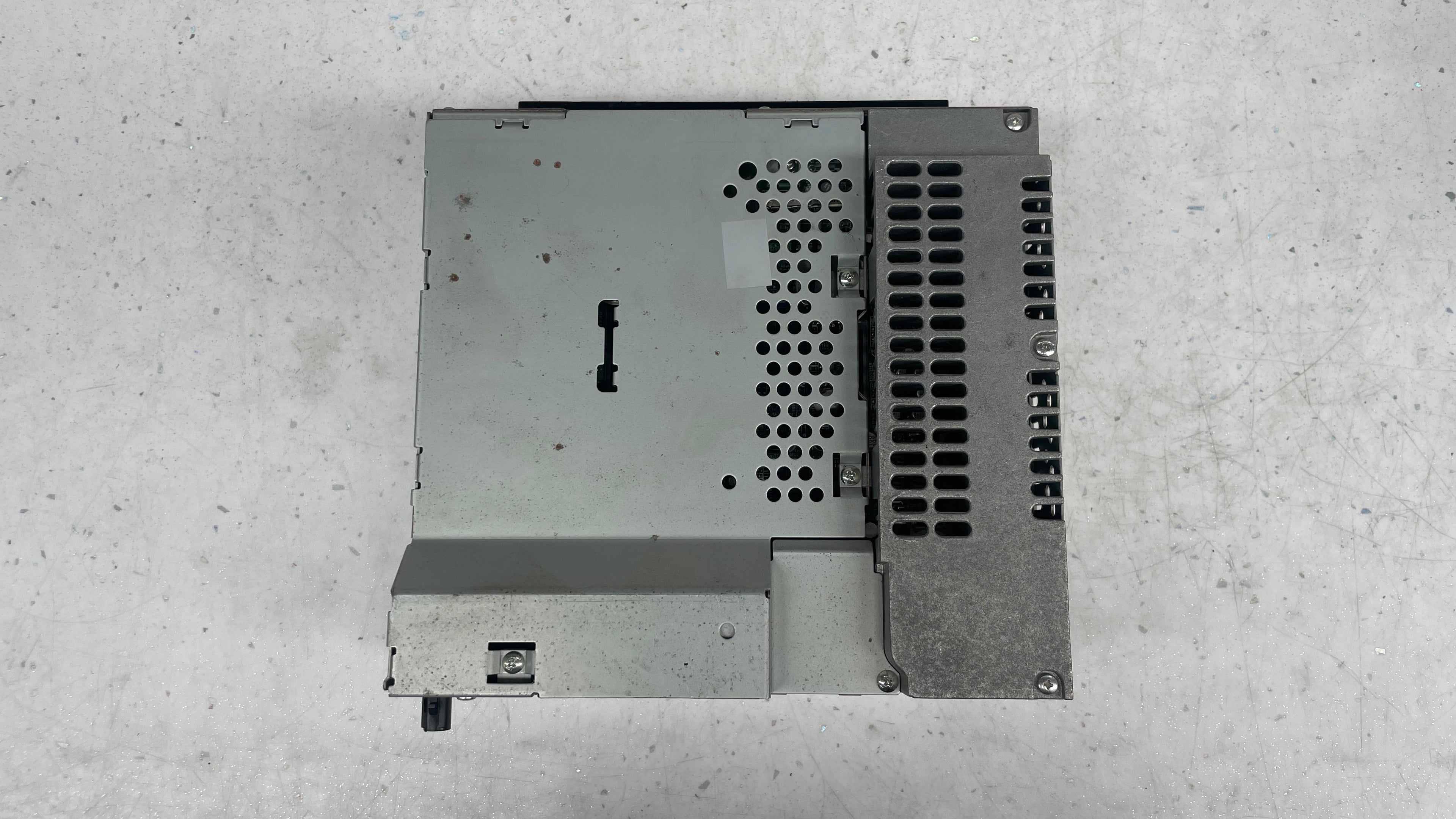 AH22-18C815-AE  LAND ROVER CD PLAYER HEAD UNIT STEREO