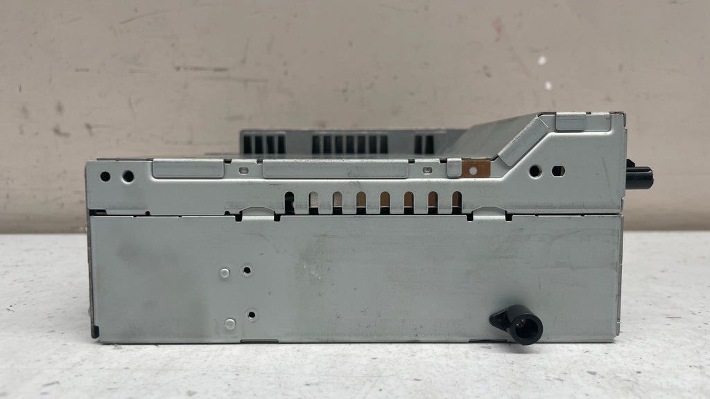 AH22-18C815-AE  LAND ROVER CD PLAYER HEAD UNIT STEREO