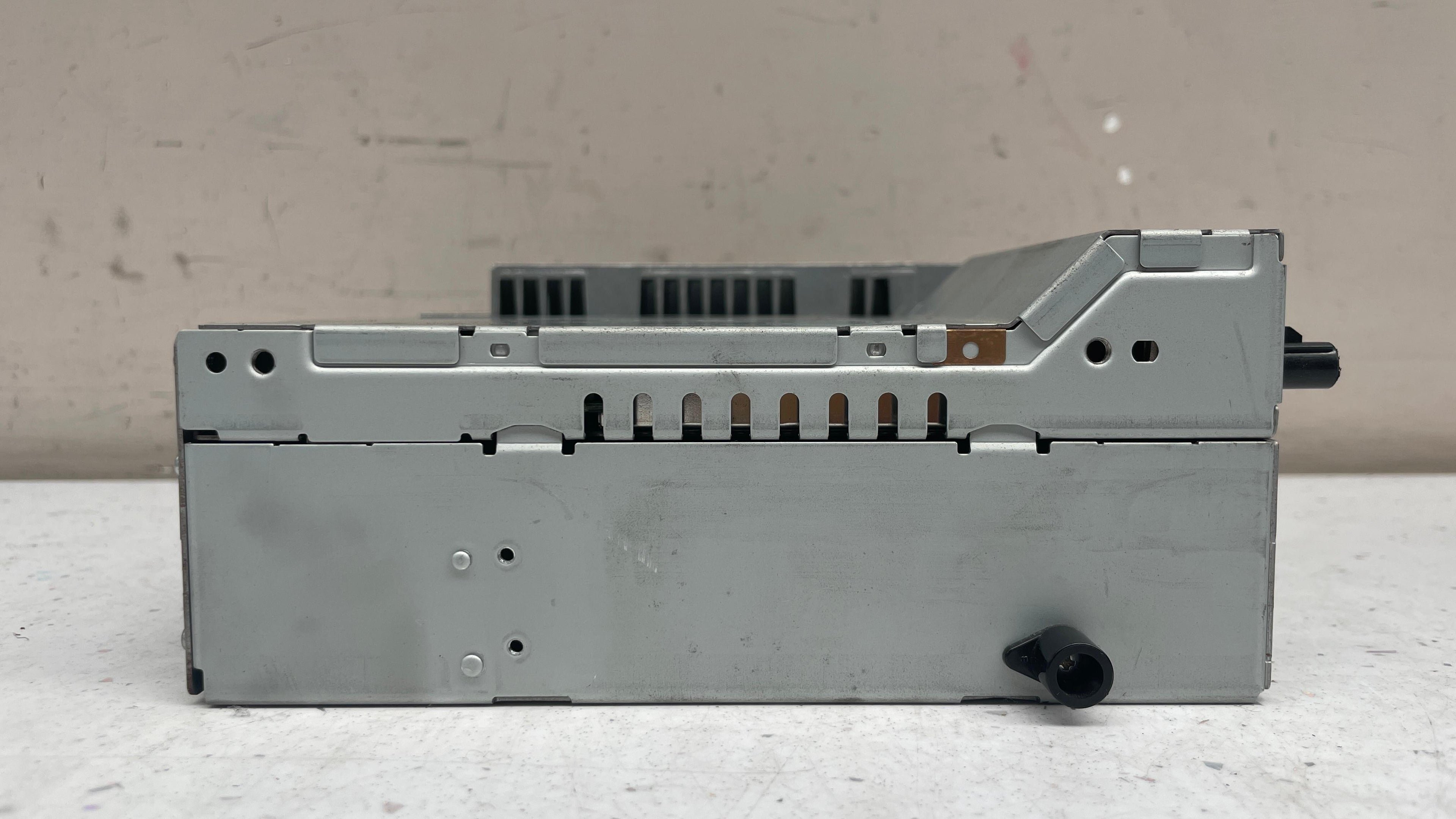 AH22-18C815-AE  LAND ROVER CD PLAYER HEAD UNIT STEREO