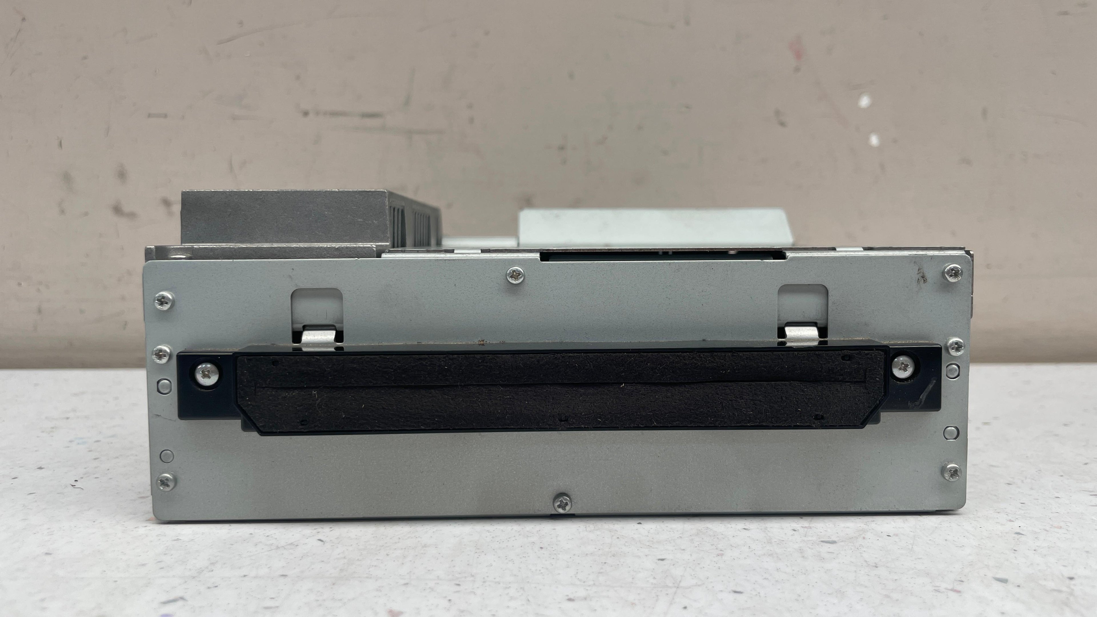 AH22-18C815-AE  LAND ROVER CD PLAYER HEAD UNIT STEREO