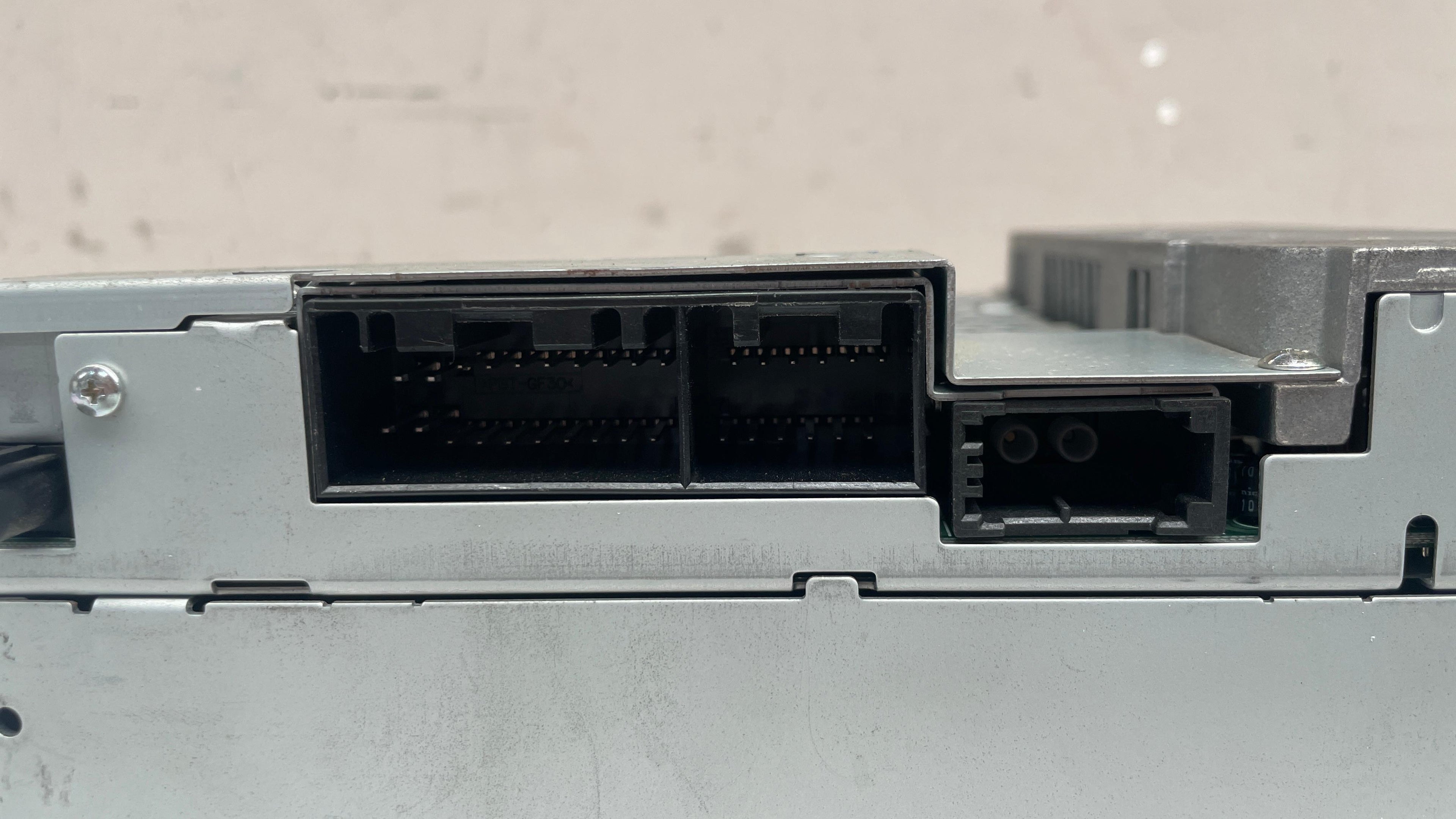 AH22-18C815-AE  LAND ROVER CD PLAYER HEAD UNIT STEREO