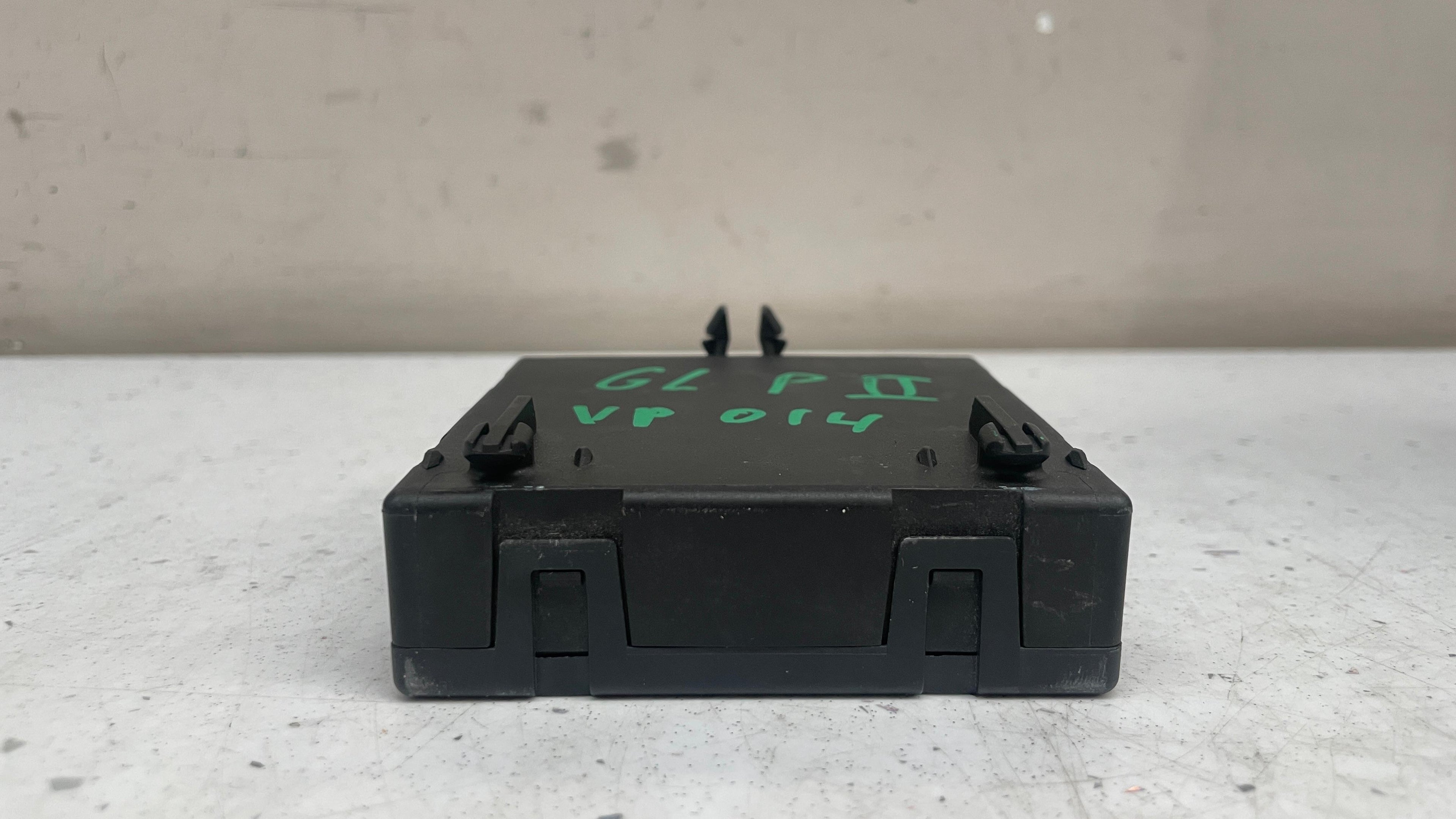 A1669008009  MERCEDES  REAR RIGHT PASS DOOR CONTROL