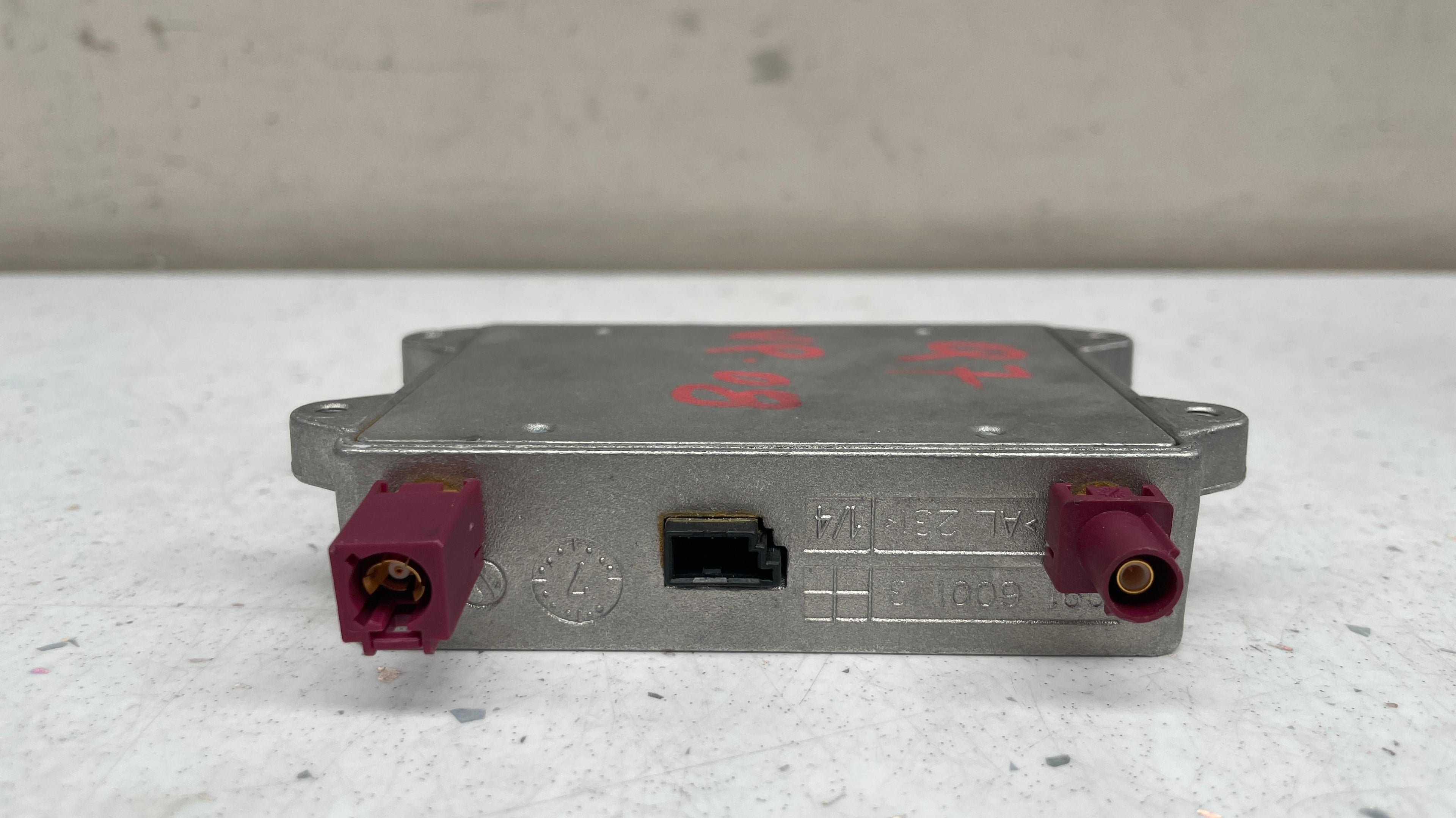 8E0035456D  AUDI AMPLIFIER MOBILE PHONE ANTENNA BOOSTER