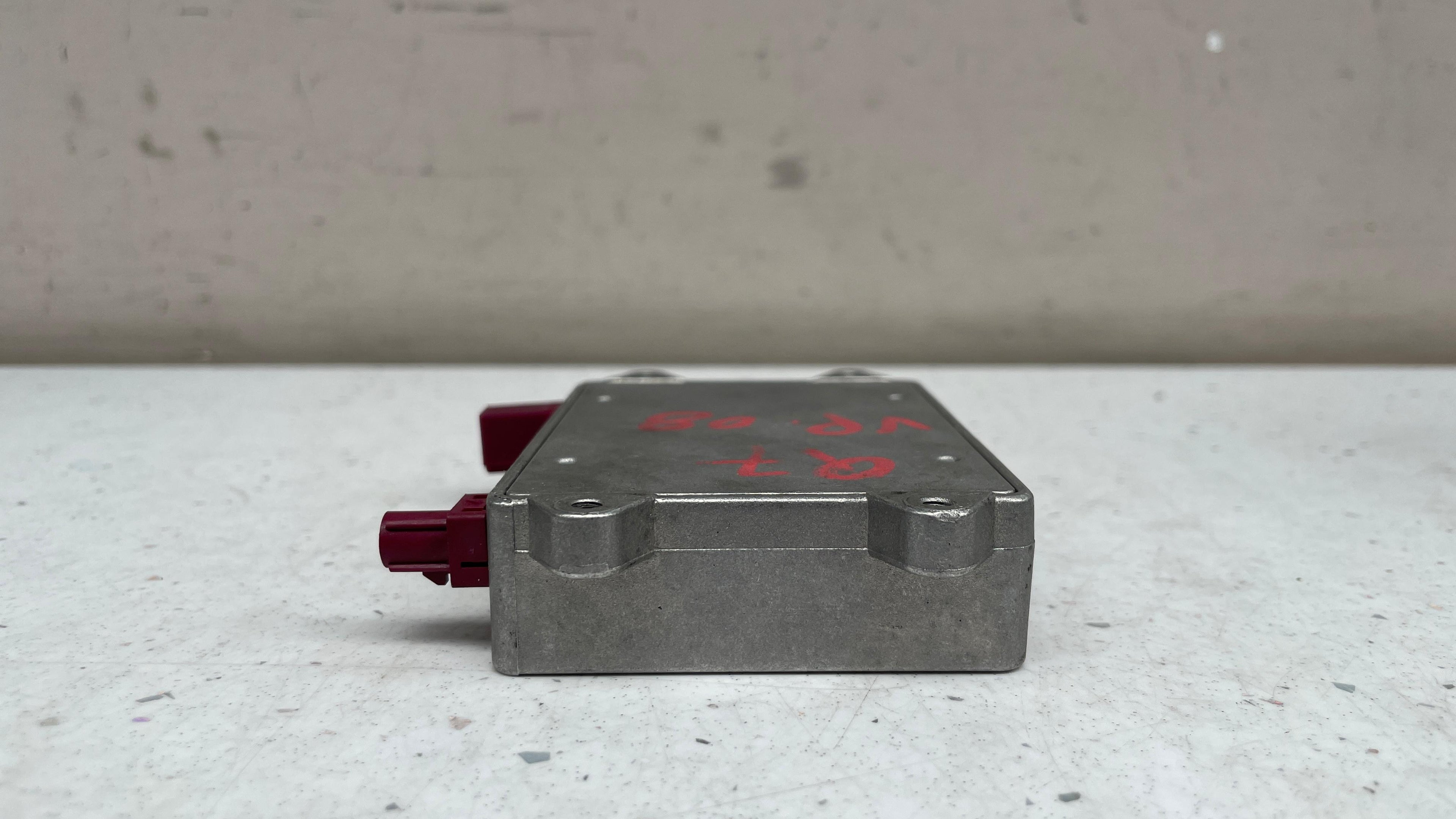 8E0035456D  AUDI AMPLIFIER MOBILE PHONE ANTENNA BOOSTER