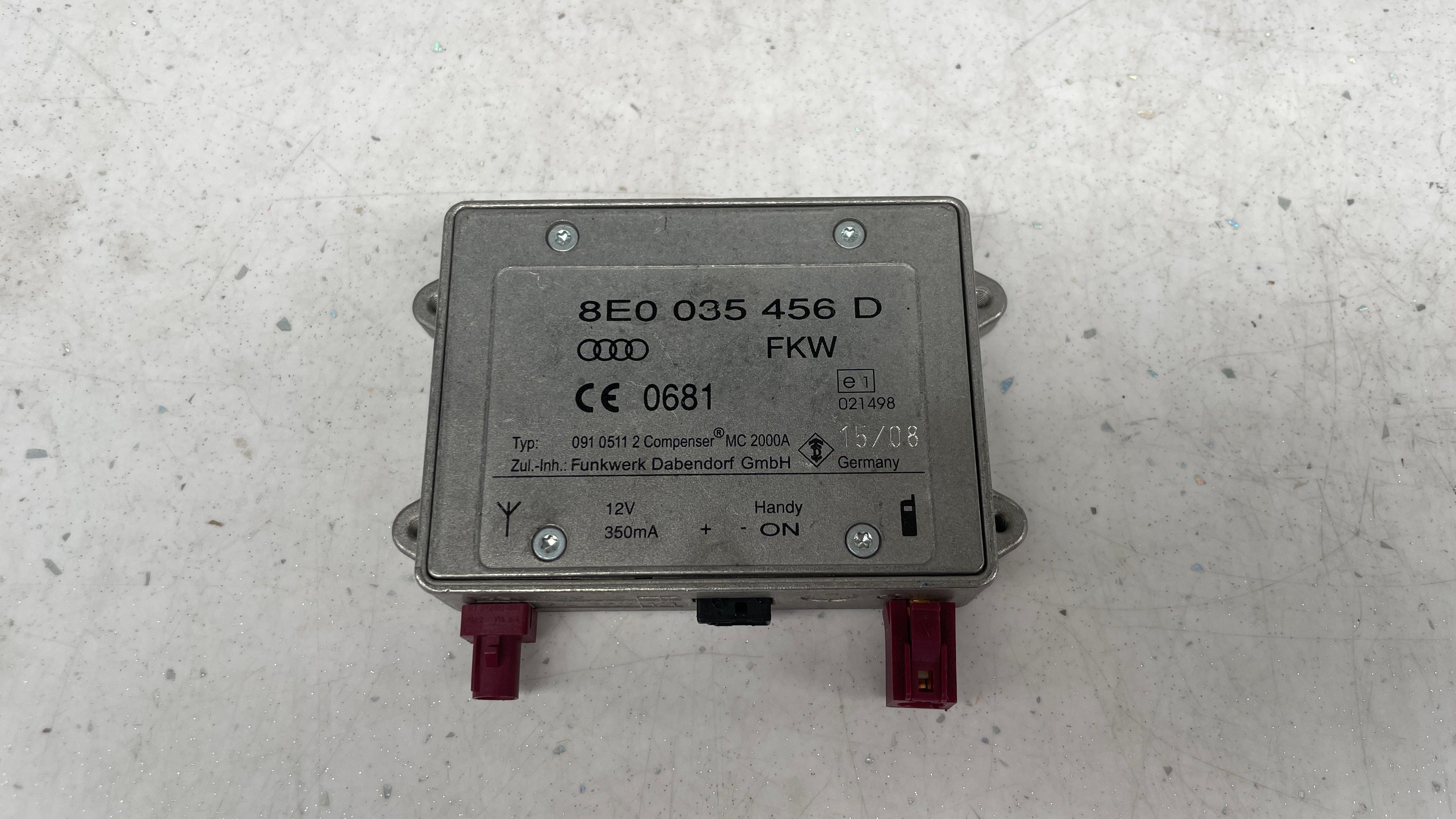 8E0035456D  AUDI AMPLIFIER MOBILE PHONE ANTENNA BOOSTER