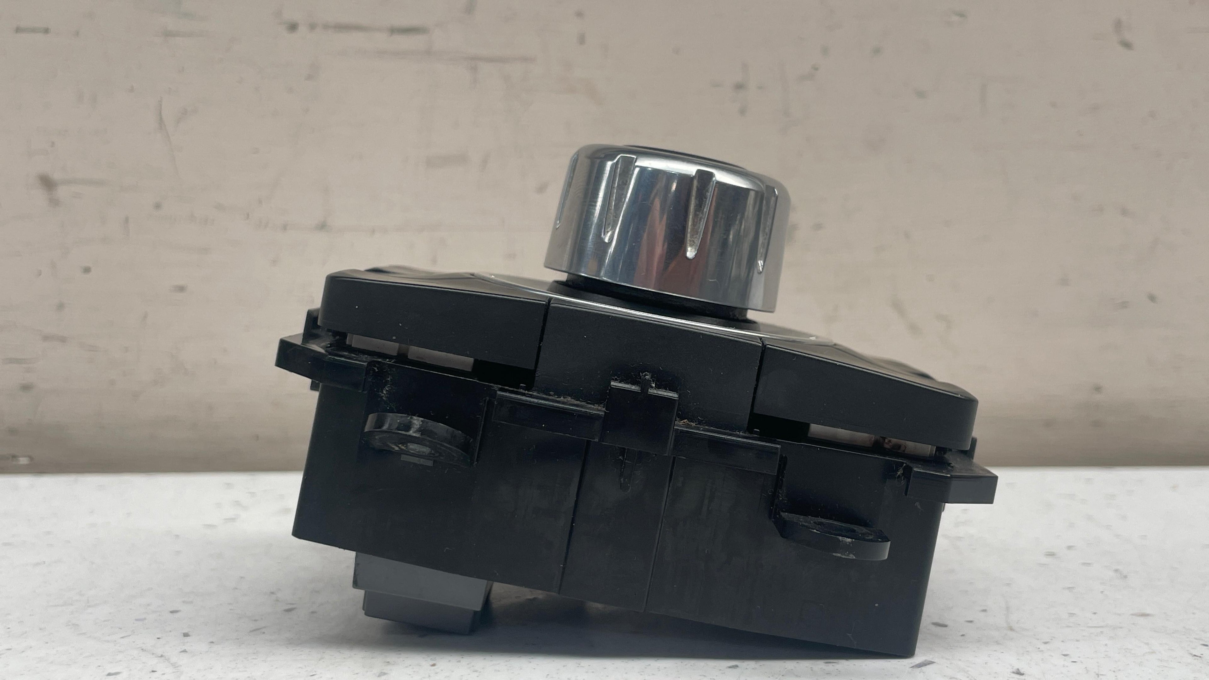 GKL166CM0B  MAZDA MULTIMEDIA CONTROL