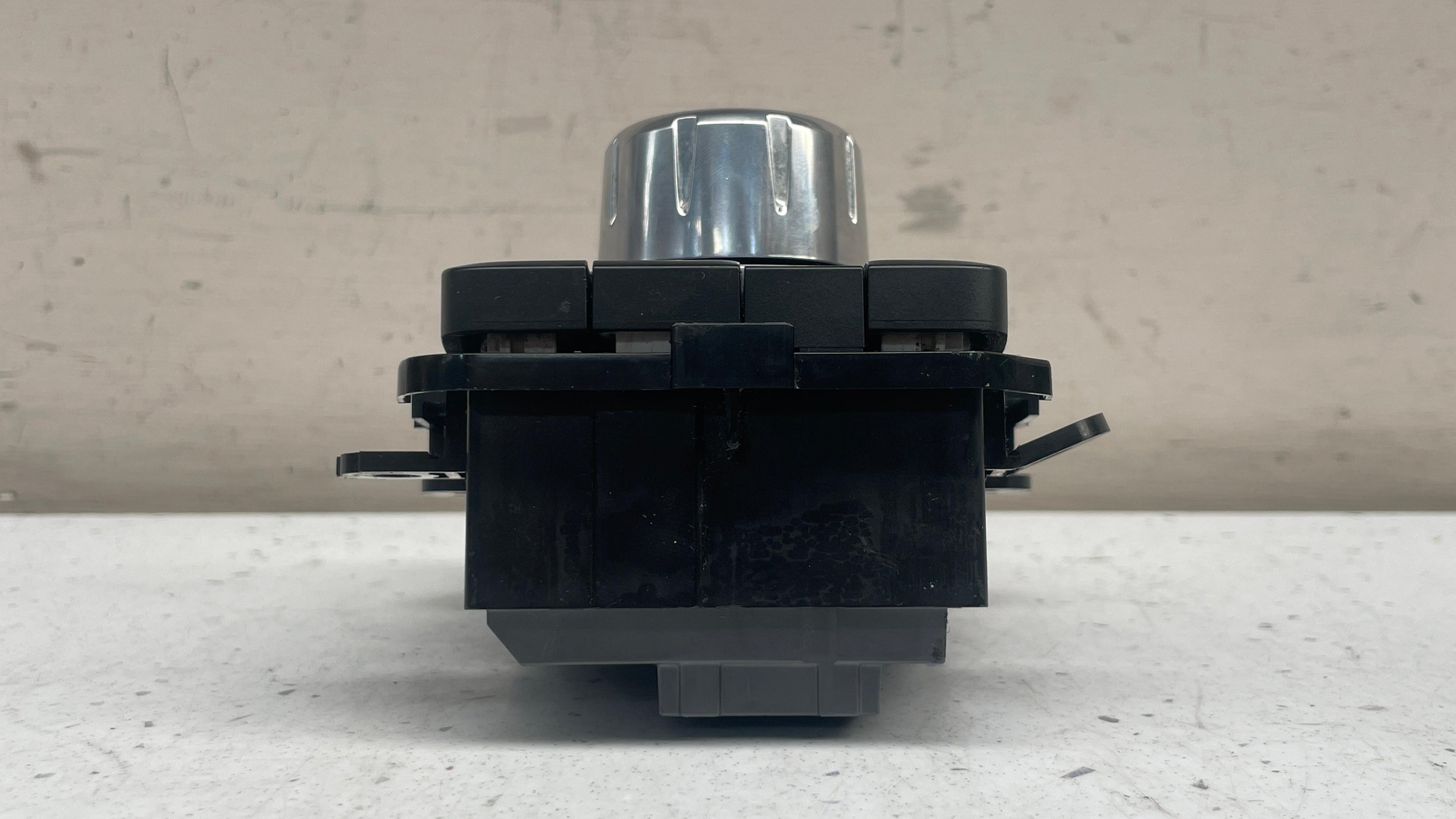 GKL166CM0B  MAZDA MULTIMEDIA CONTROL