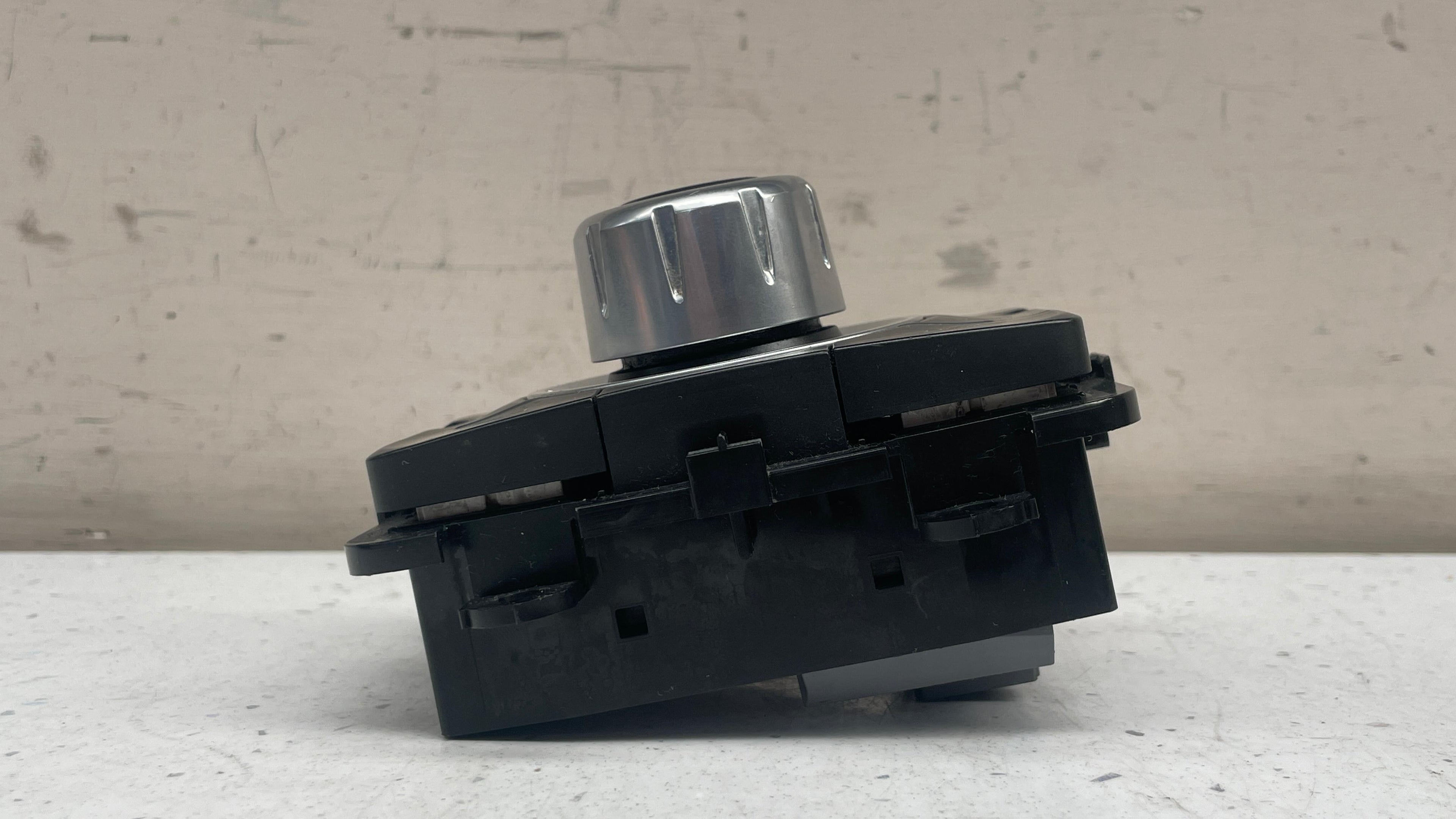 GKL166CM0B  MAZDA MULTIMEDIA CONTROL