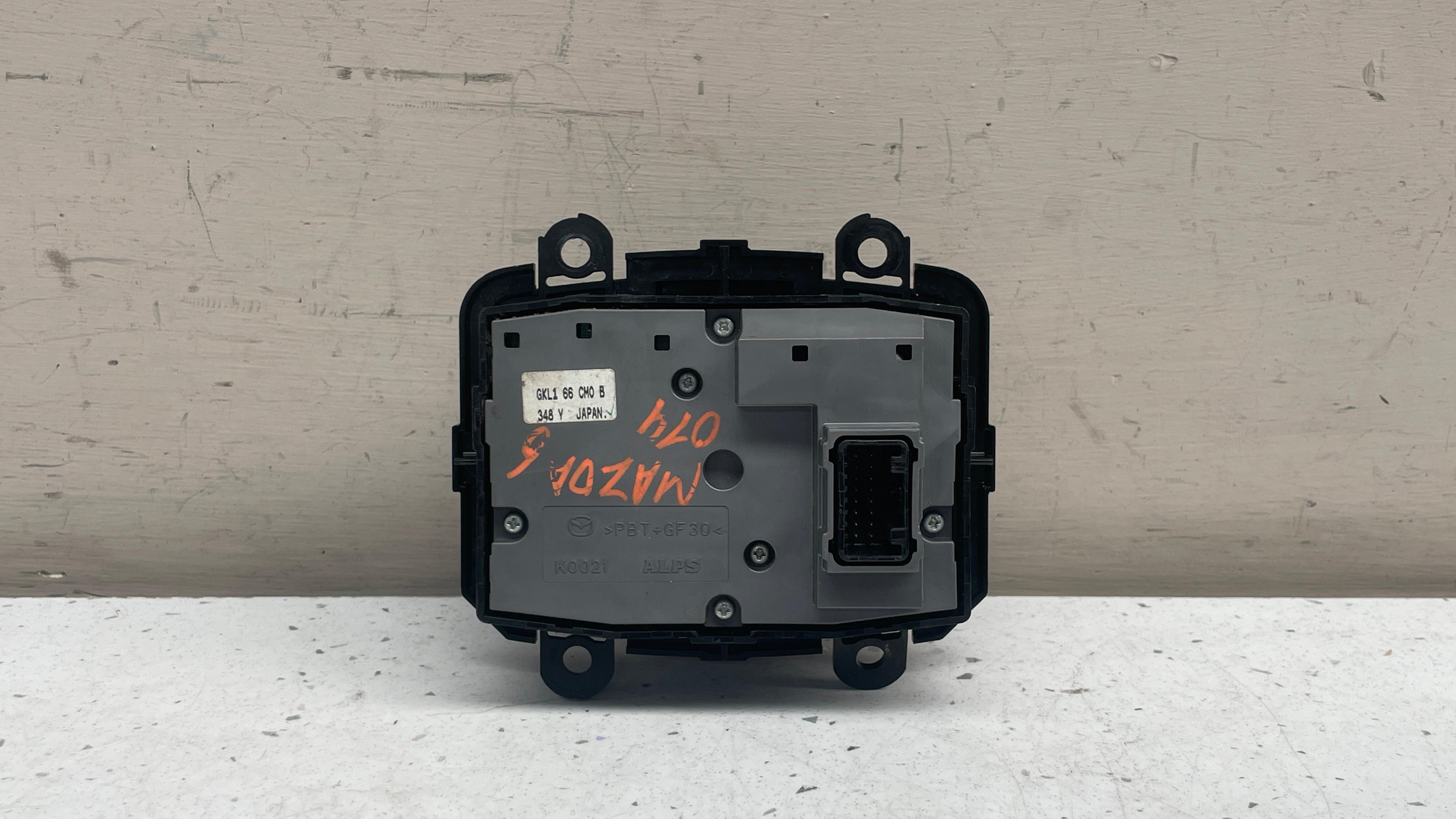 GKL166CM0B  MAZDA MULTIMEDIA CONTROL
