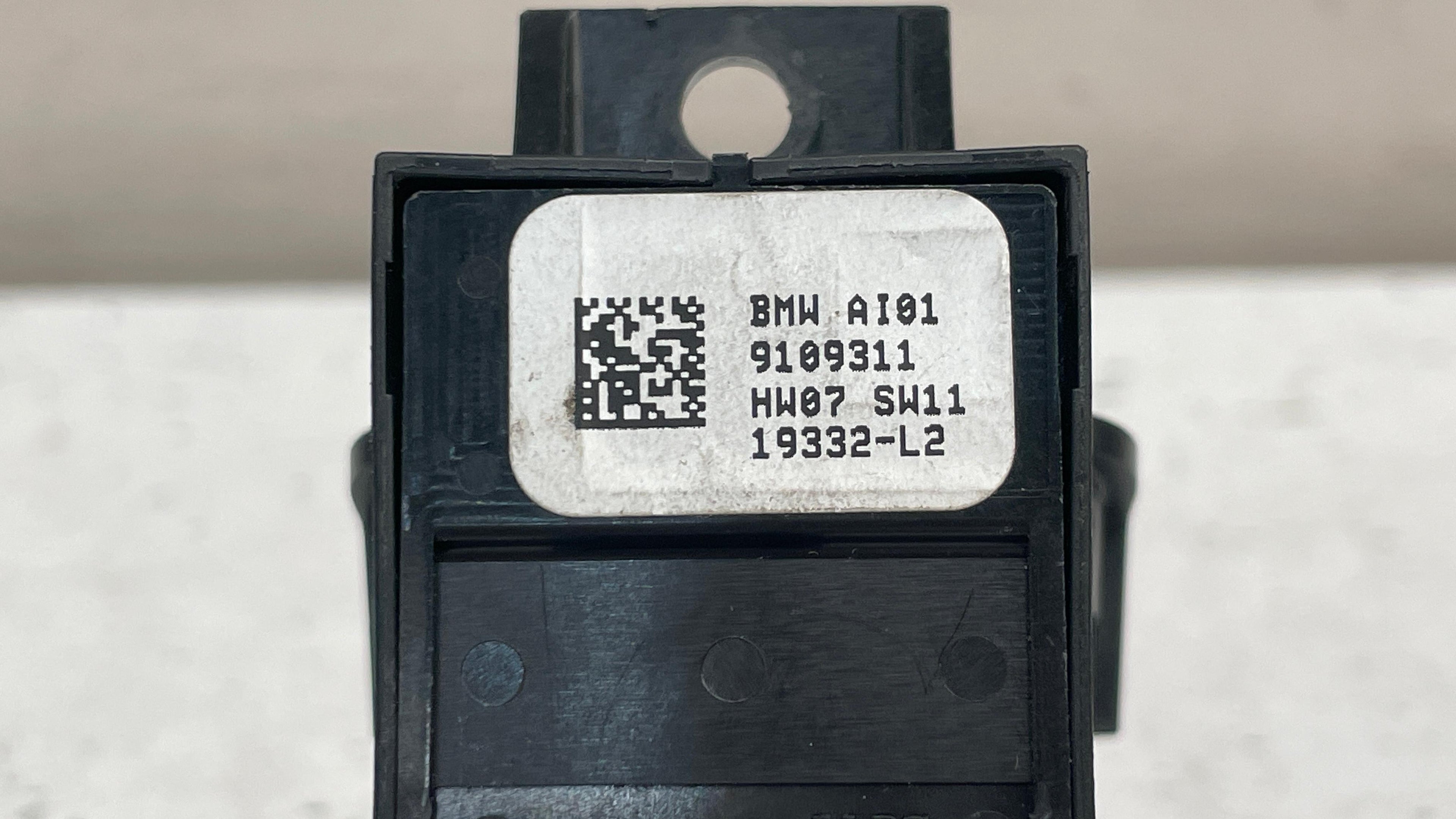 9109311  BMW PARKING BRAKE / AUTO-HOLD SWITCH