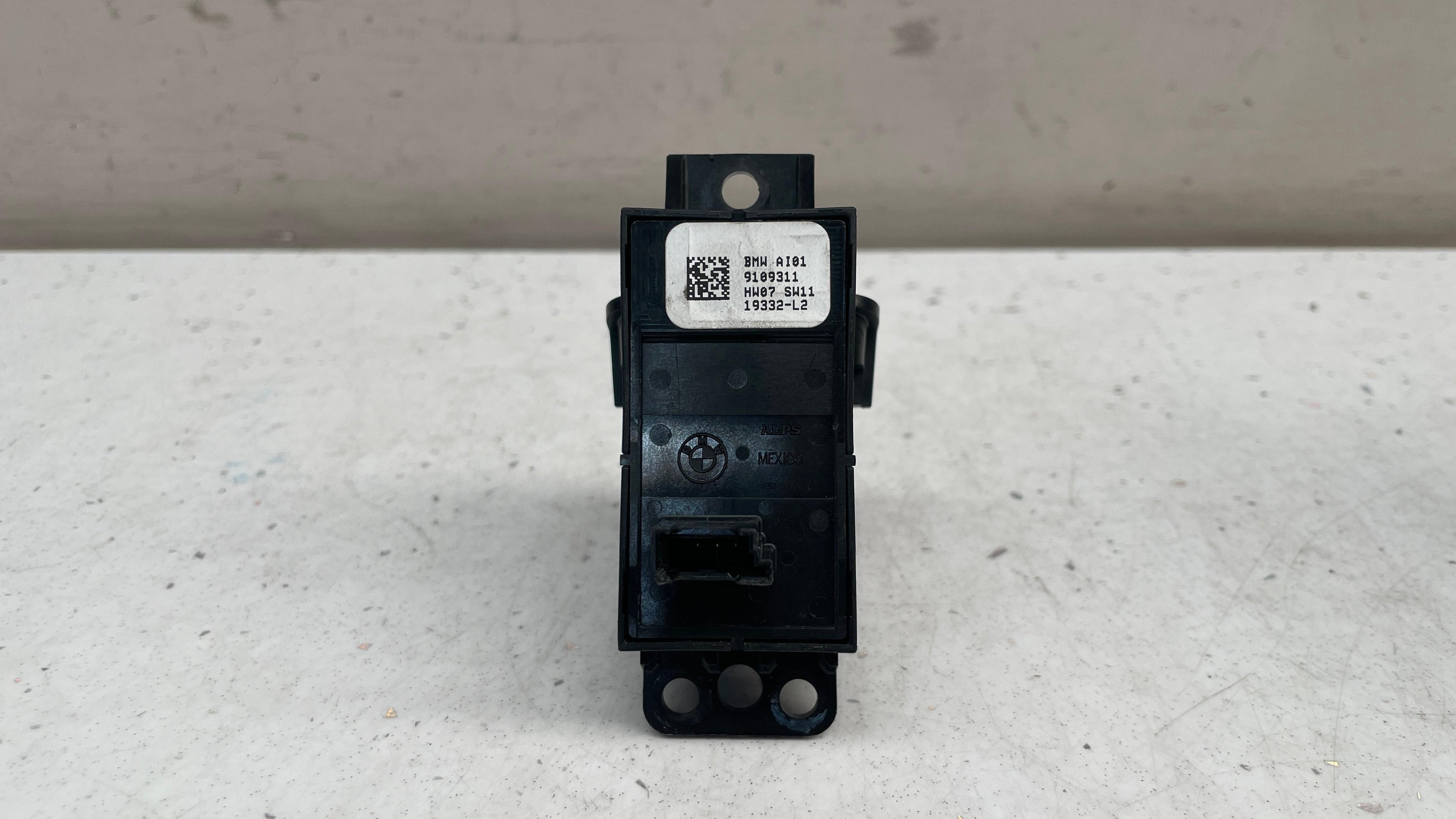 9109311  BMW PARKING BRAKE / AUTO-HOLD SWITCH