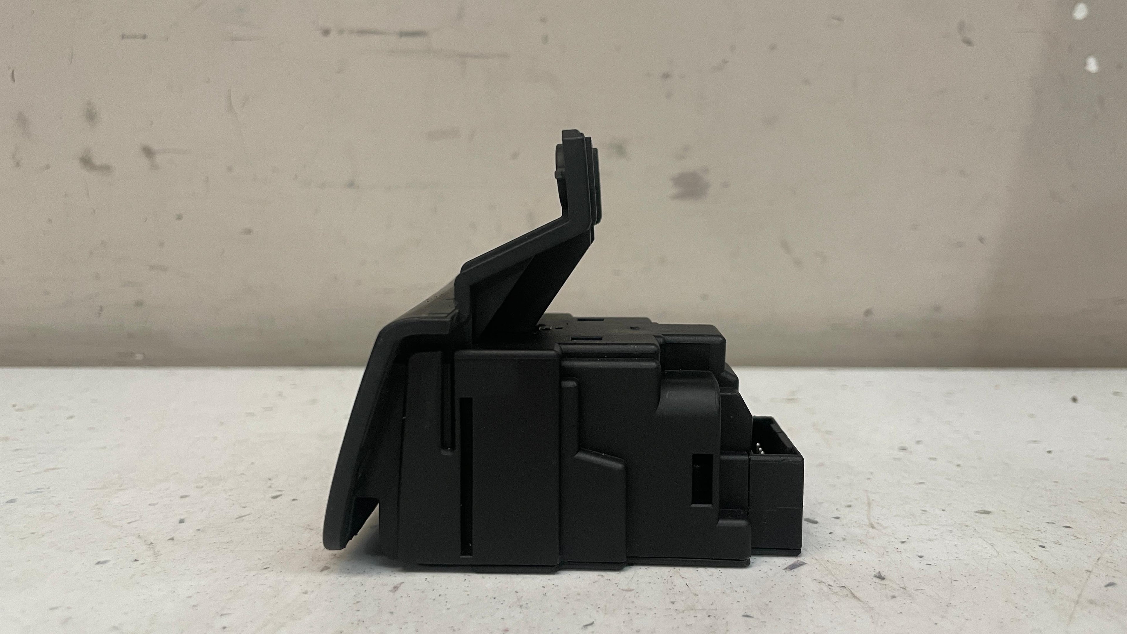 695471809  BMW  IGNITION BARREL  KEY READER