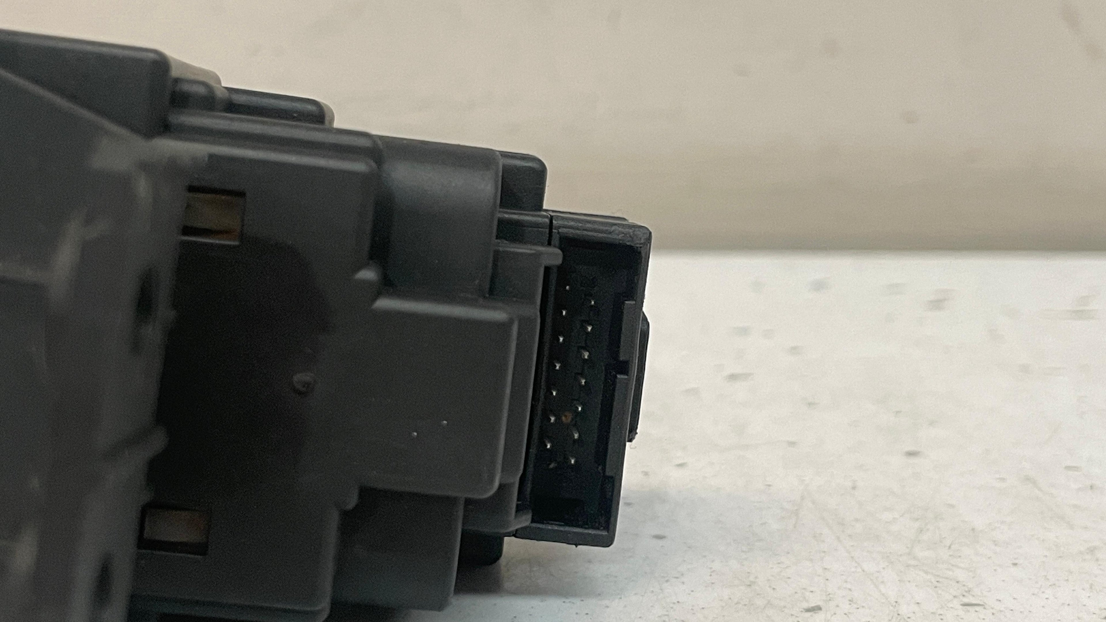 695471809  BMW  IGNITION BARREL  KEY READER