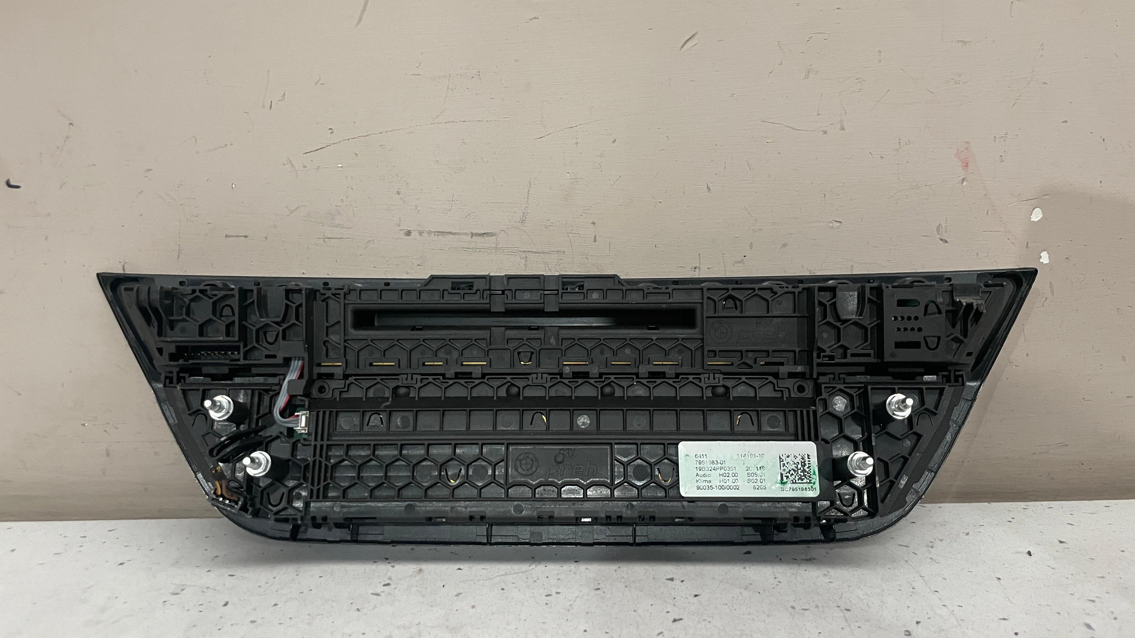 7951983-01  BMW CLIMATE RADIO CONTROL PANEL