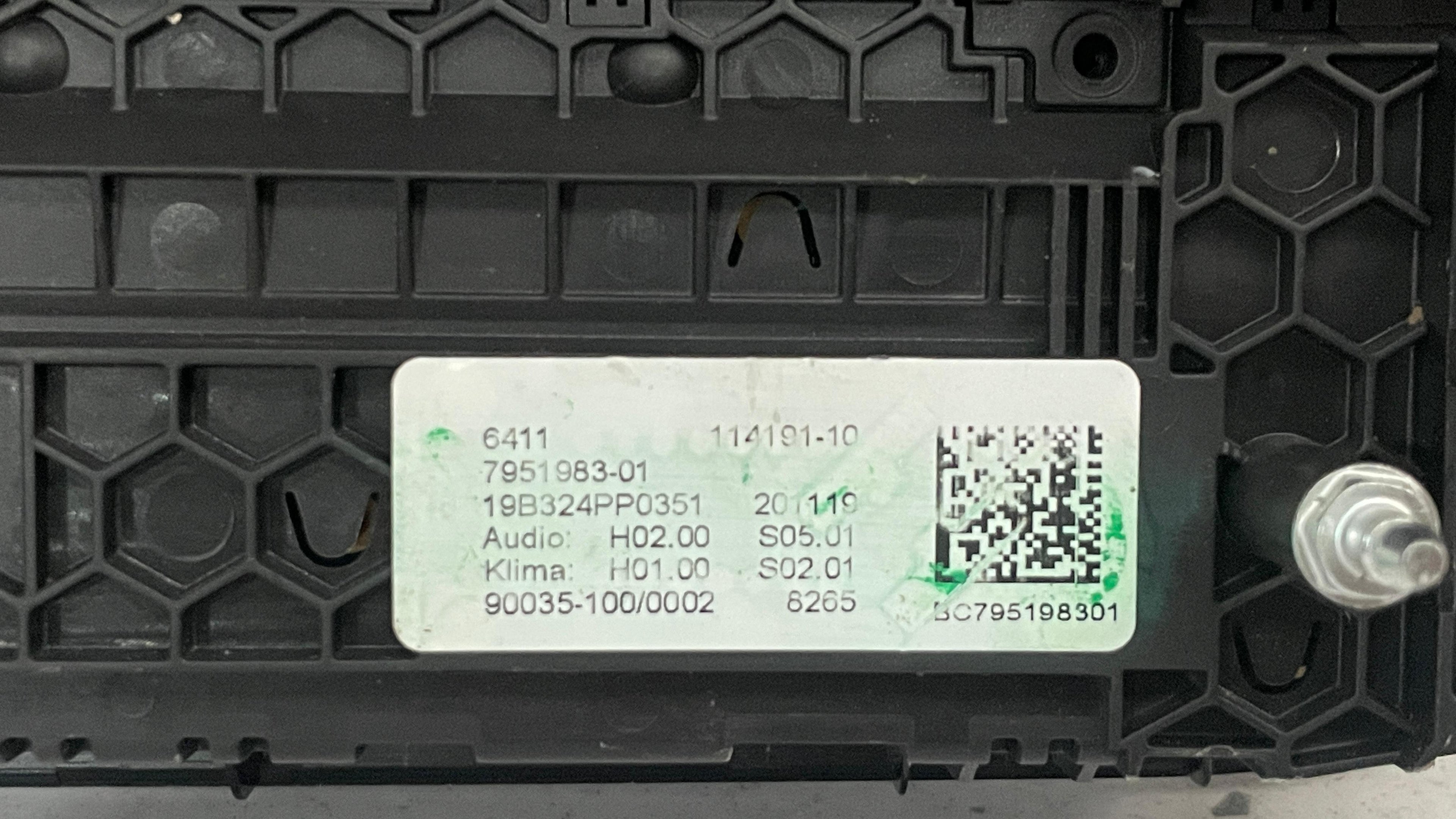 7951983-01  BMW CLIMATE RADIO CONTROL PANEL