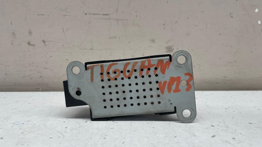 5N0035570A   VOLKSWAGEN   ANTENNA AMPLIFIER SUPPRESSOR