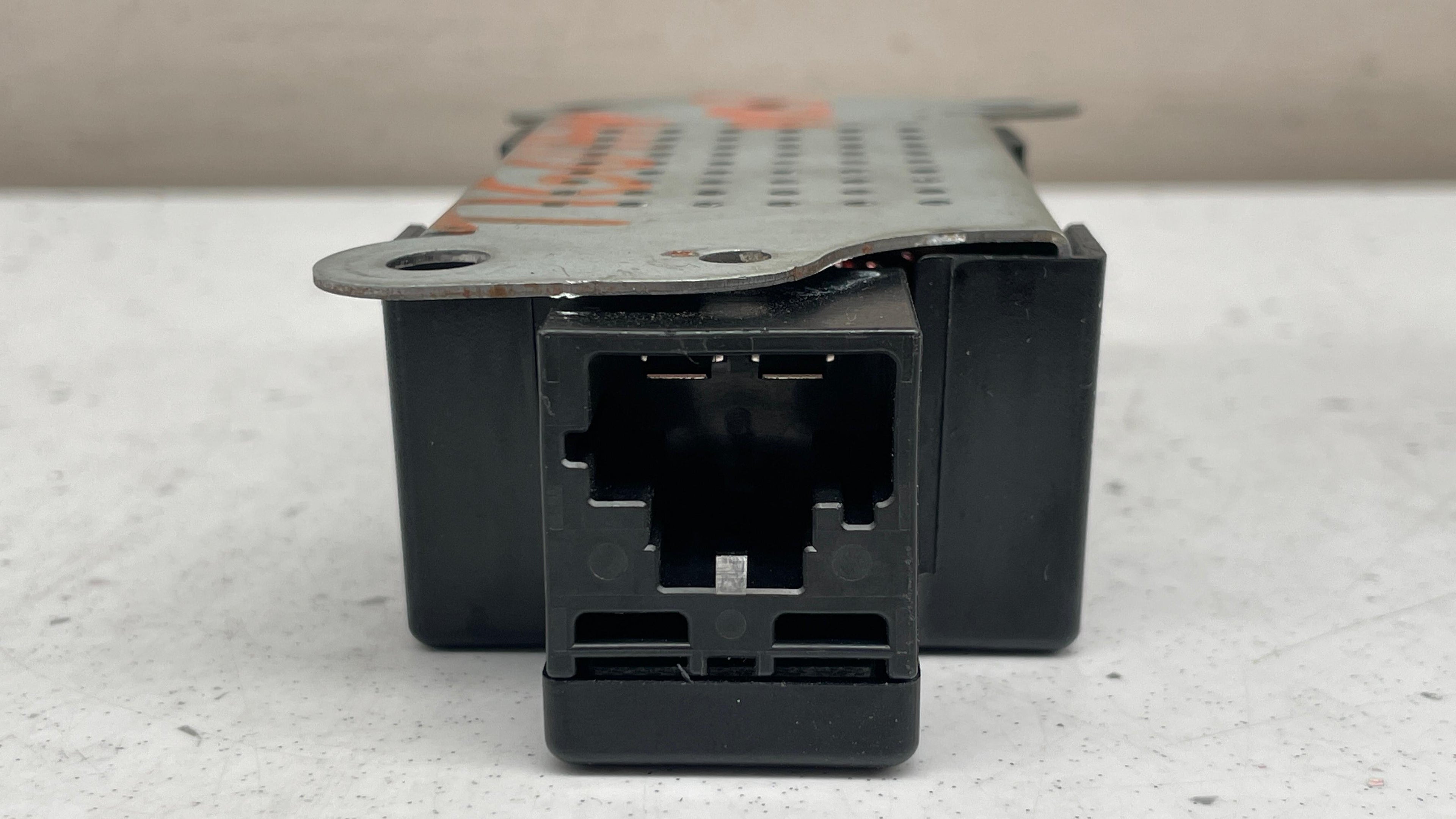 5N0035570A   VOLKSWAGEN   ANTENNA AMPLIFIER SUPPRESSOR