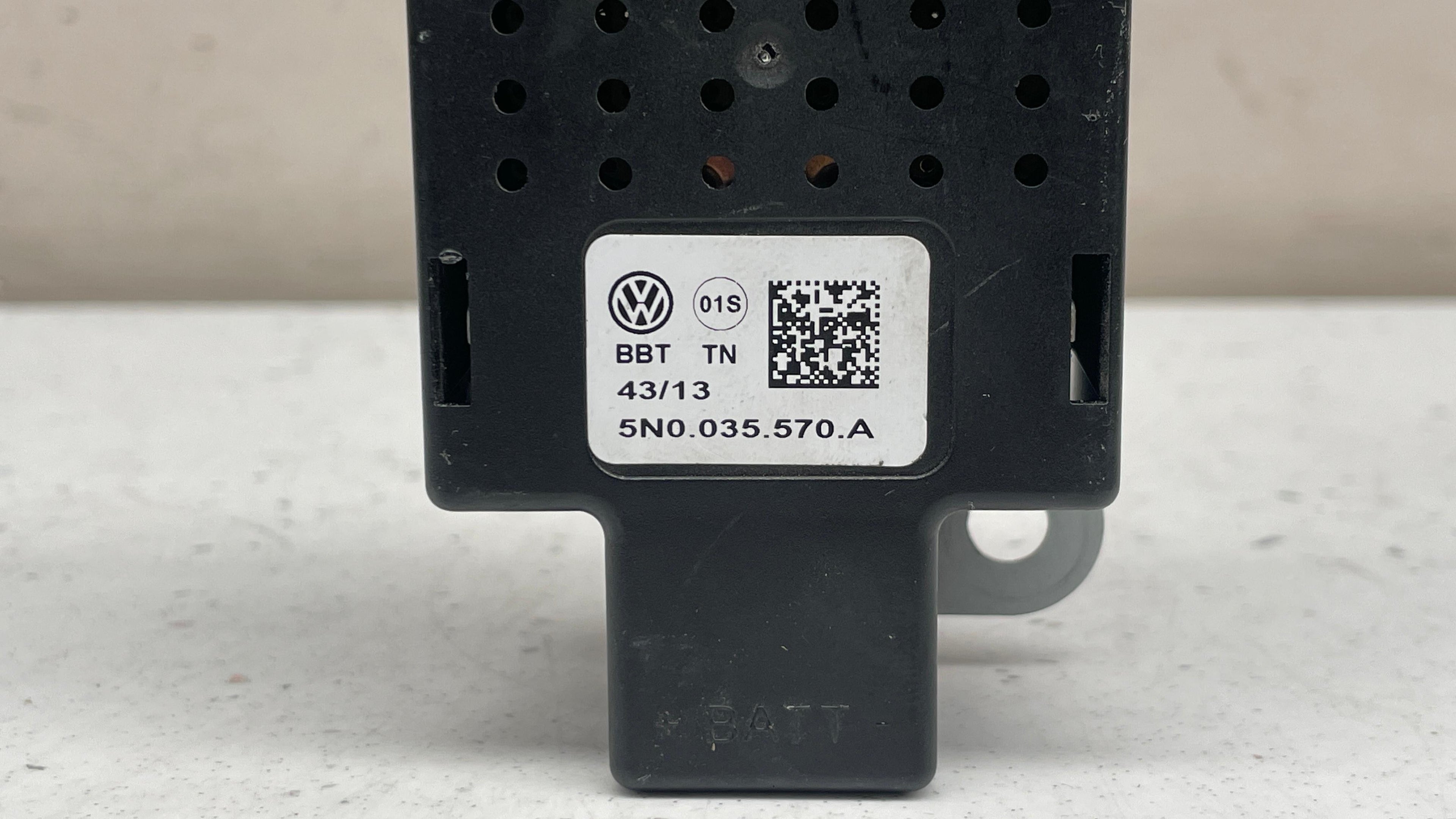 5N0035570A   VOLKSWAGEN   ANTENNA AMPLIFIER SUPPRESSOR