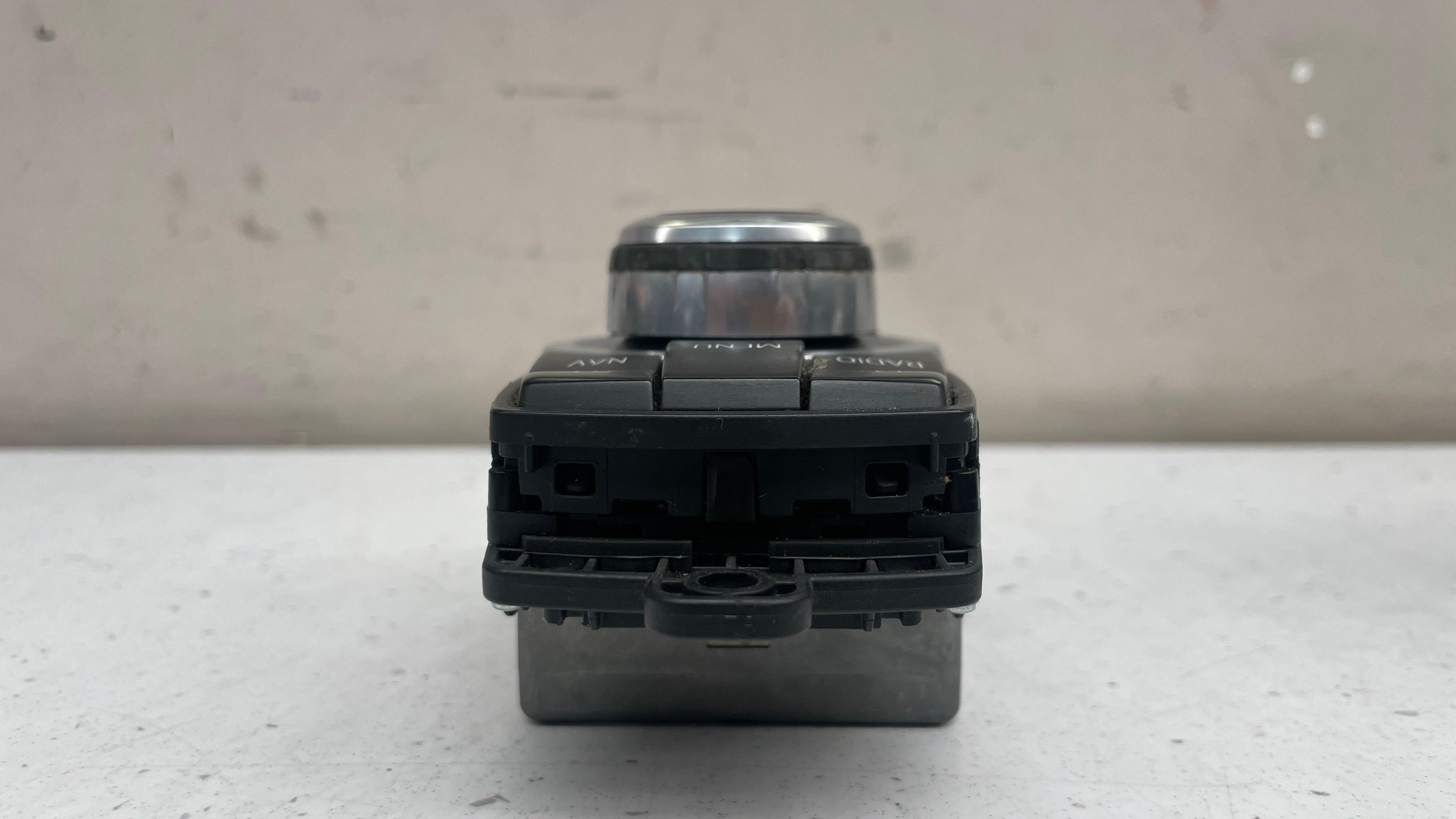 65829253944-01  BMW MEDIA NAVIGATION CONTROLLER