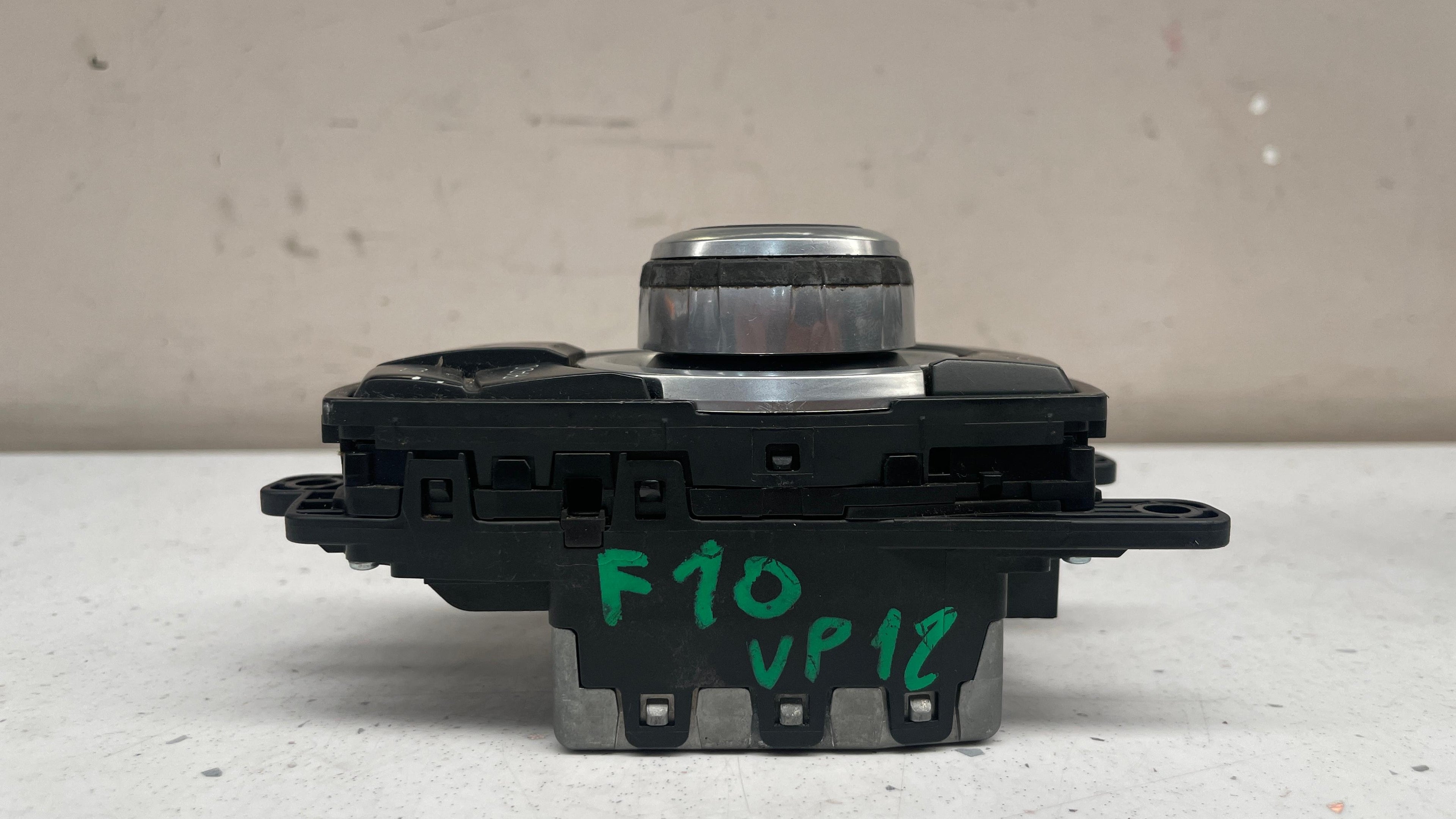 65829253944-01  BMW MEDIA NAVIGATION CONTROLLER
