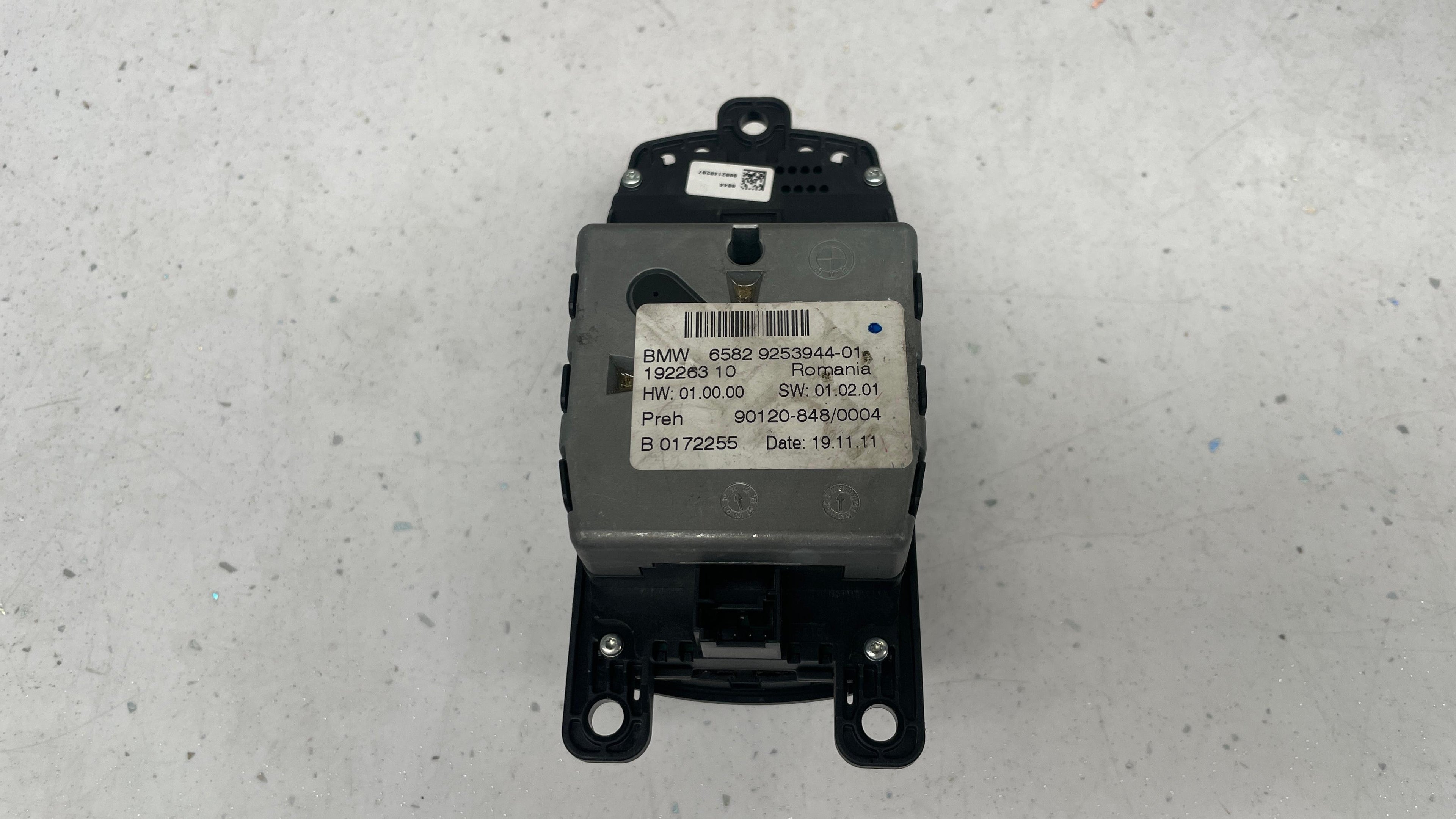 65829253944-01  BMW MEDIA NAVIGATION CONTROLLER