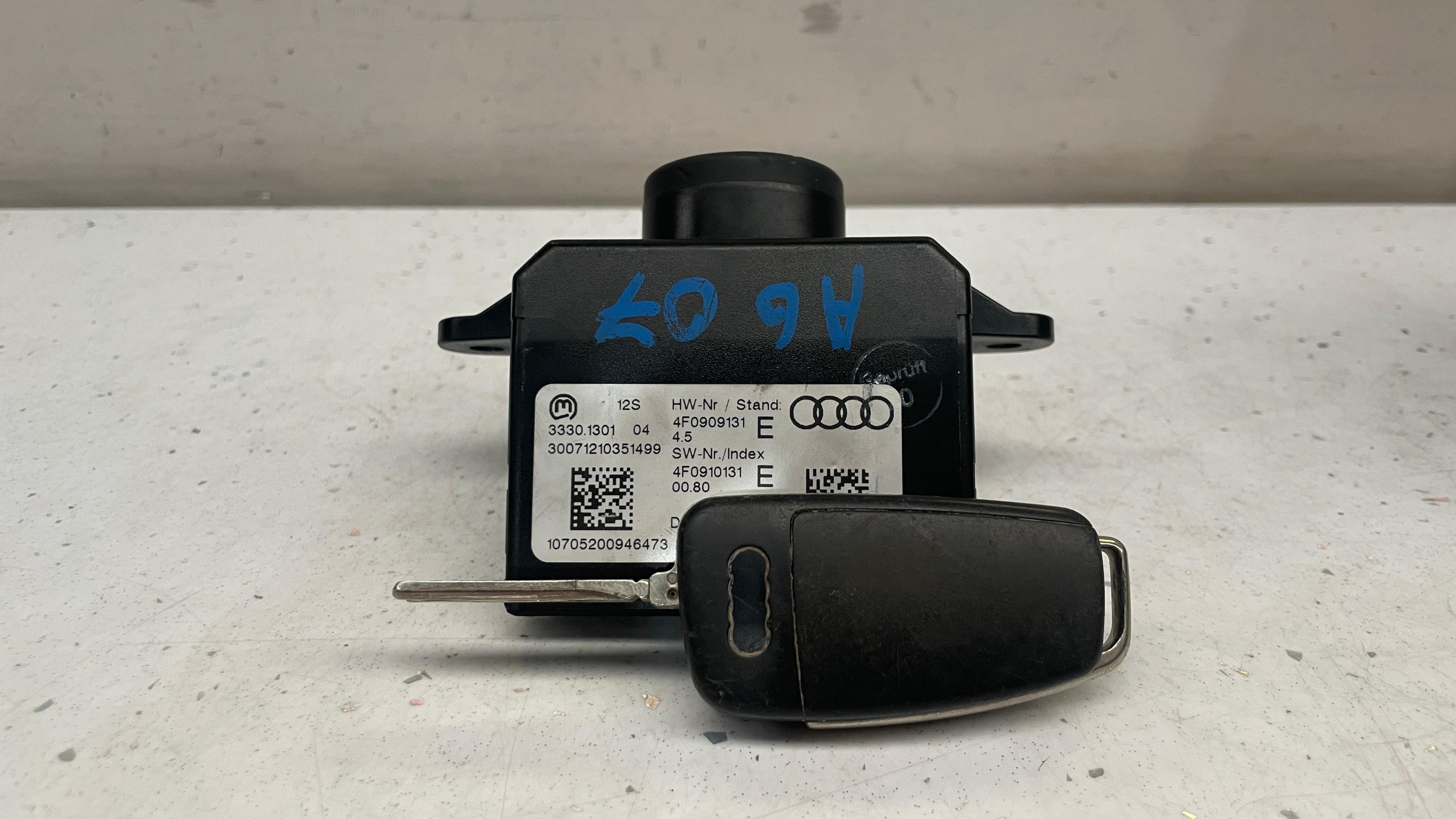 4F0909131E   AUDI IGNITION BARREL LOCK WITH KEY