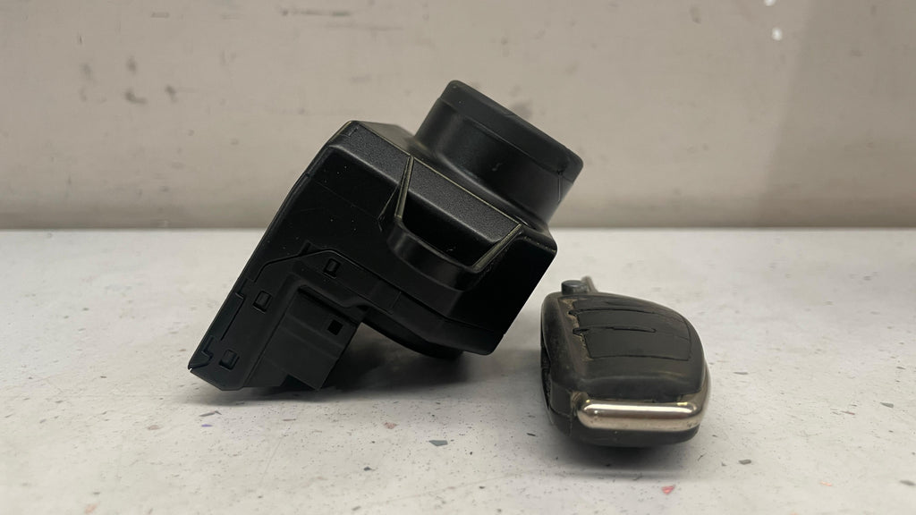 4F0909131E   AUDI IGNITION BARREL LOCK WITH KEY
