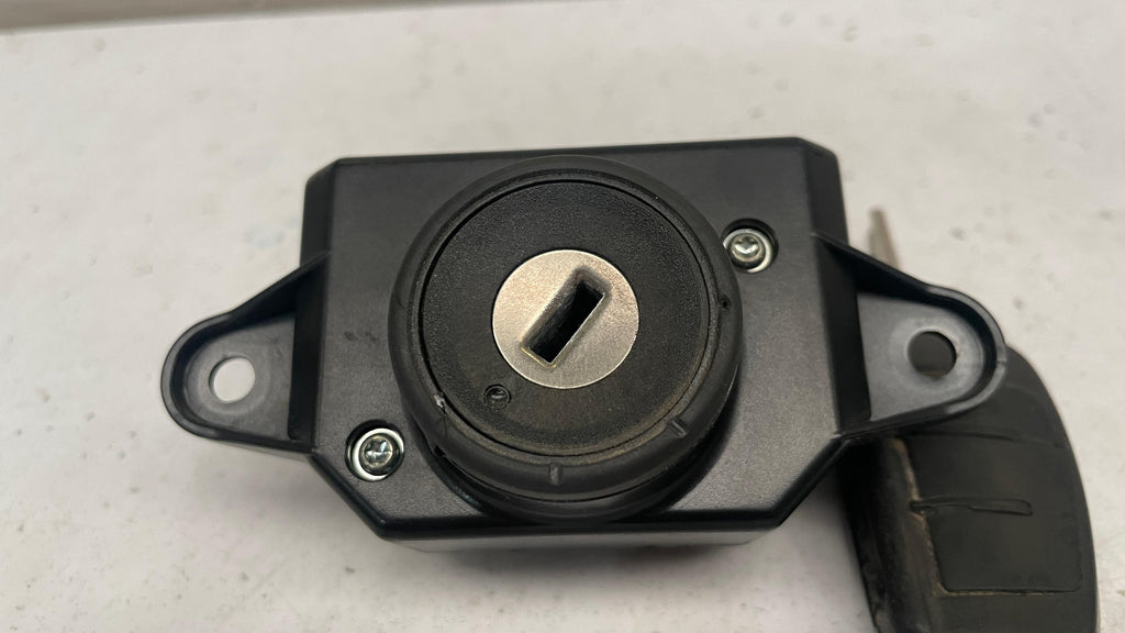4F0909131E   AUDI IGNITION BARREL LOCK WITH KEY