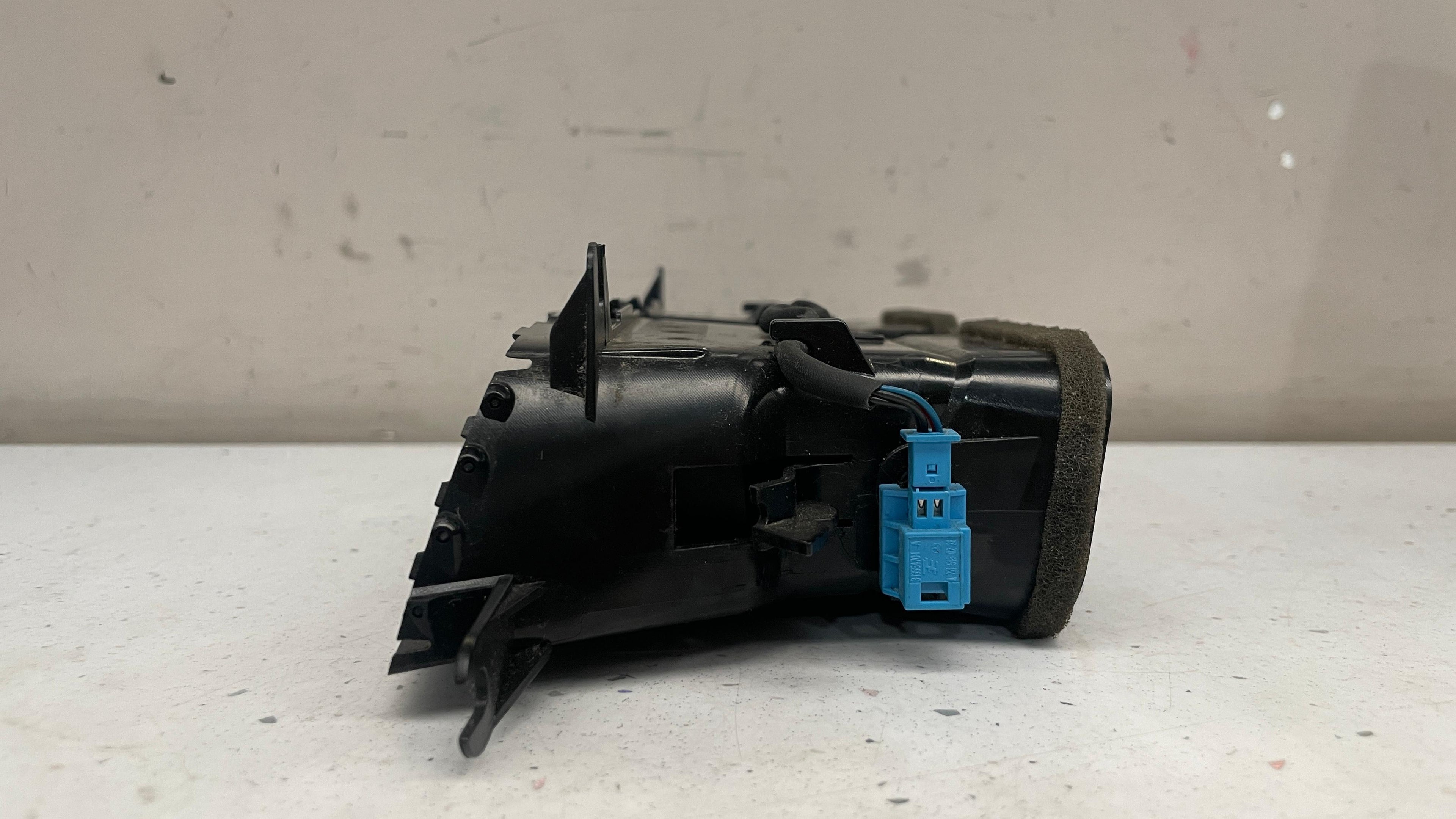 A2048306154 MERCEDES DASHBOARD CENTRAL AIR VENTER