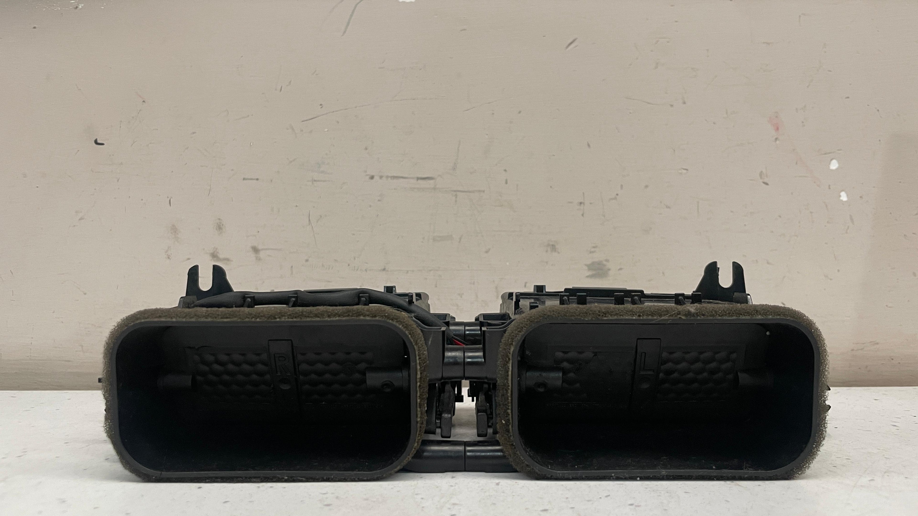 A2048306154 MERCEDES DASHBOARD CENTRAL AIR VENTER