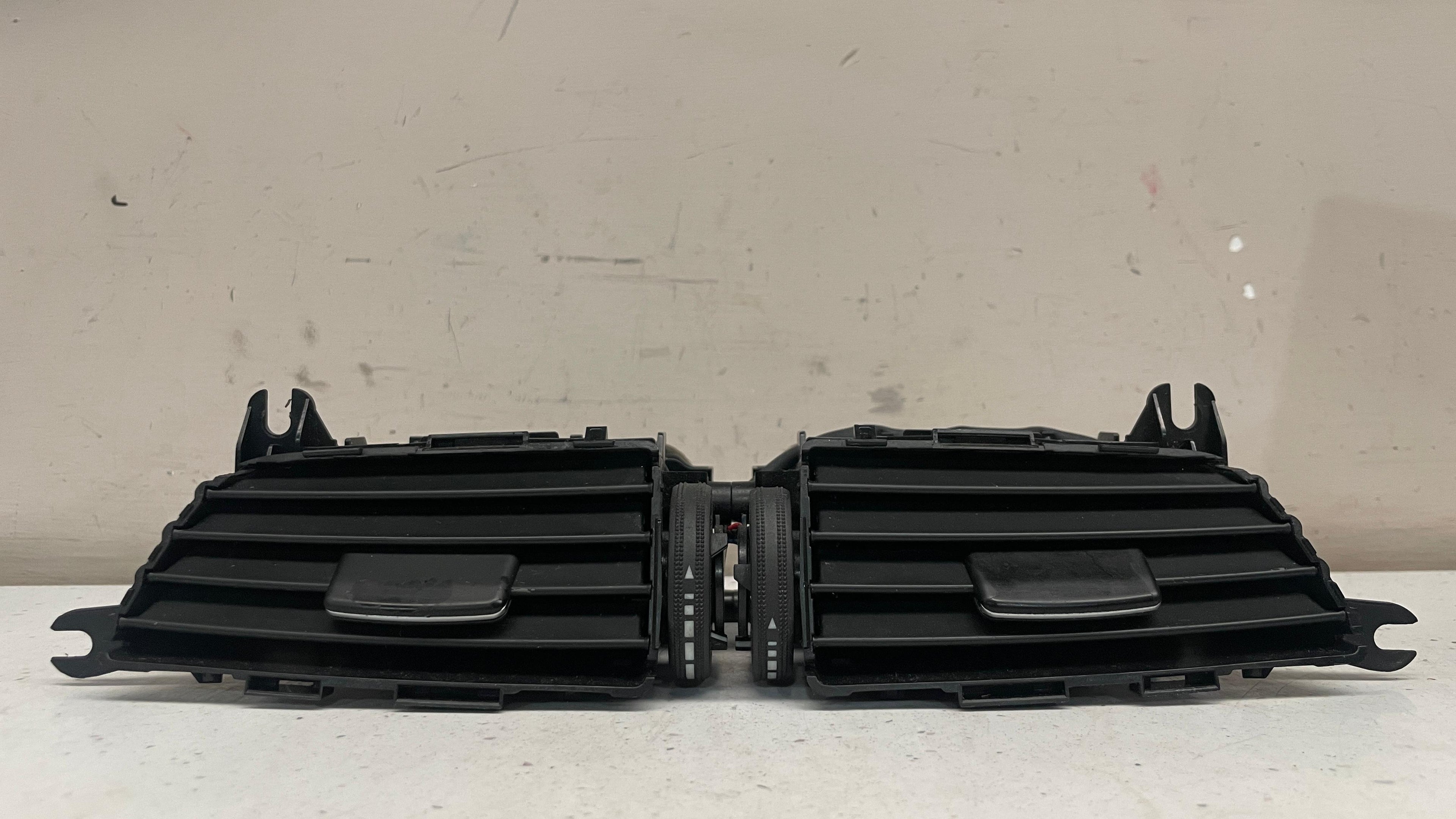A2048306154 MERCEDES DASHBOARD CENTRAL AIR VENTER